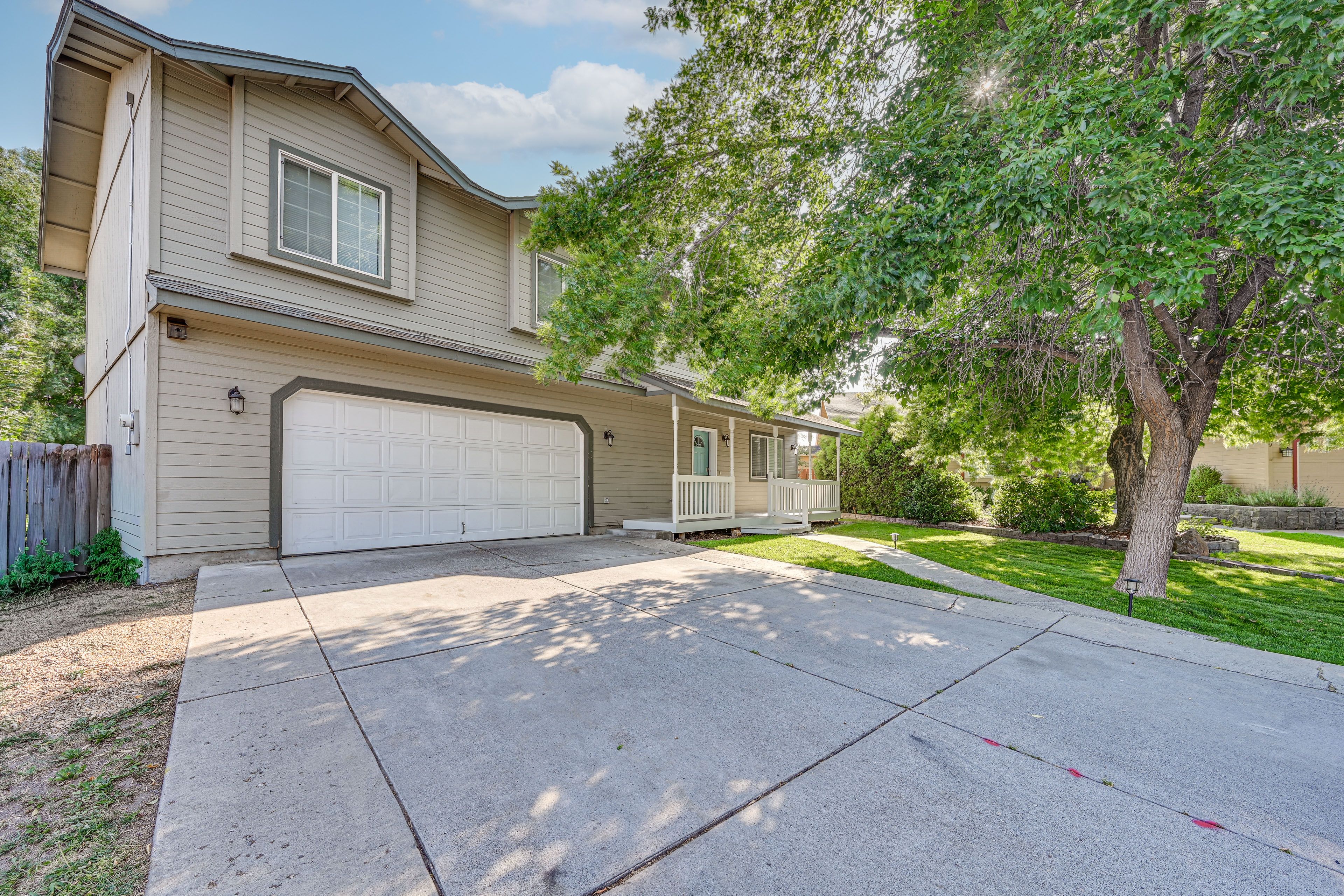 Exterior | Garage (2 Vehicles) | Driveway (2 Vehicles)