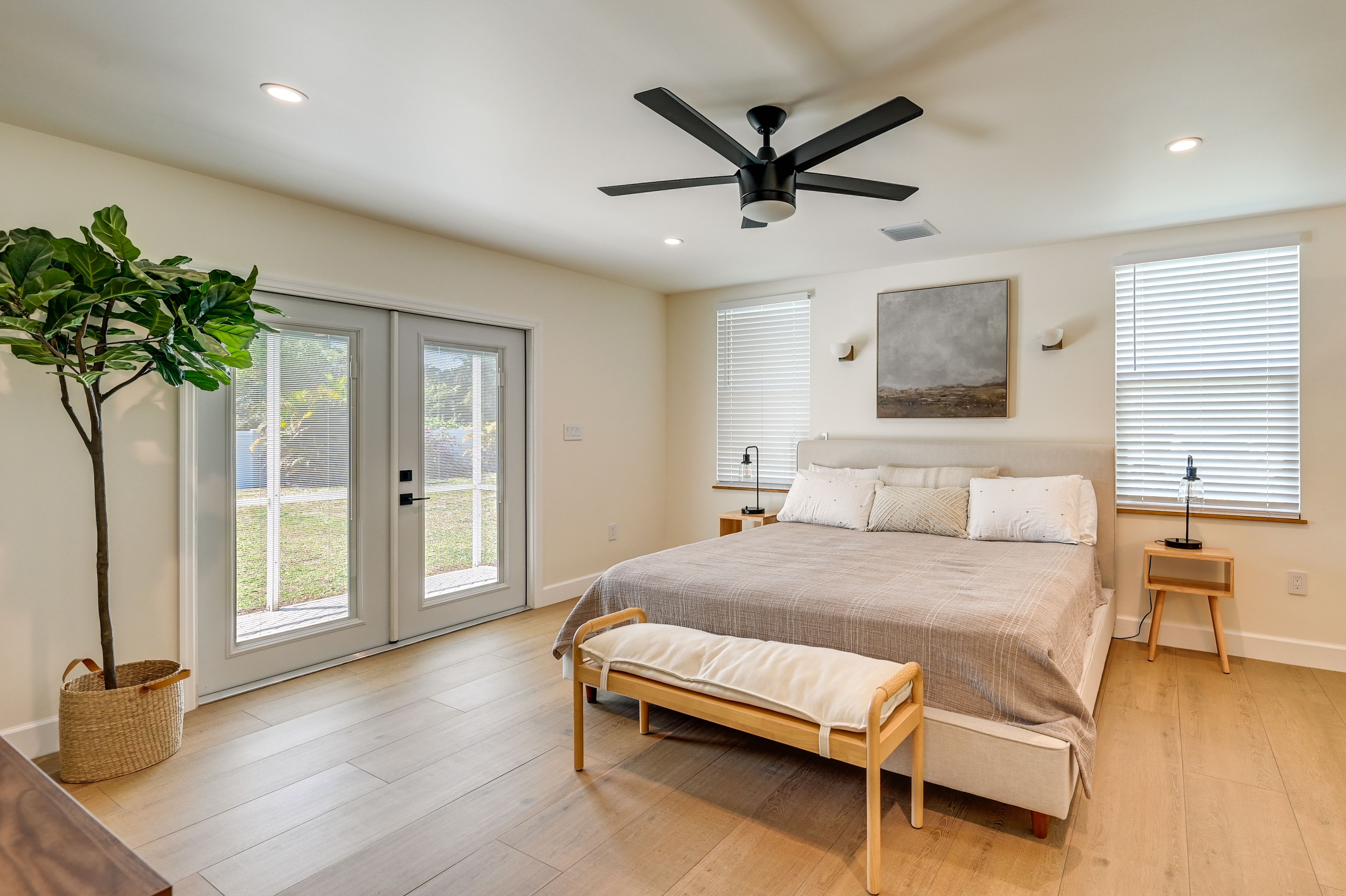 Bedroom 1 | King Bed | Smart TV | En-Suite Bathroom