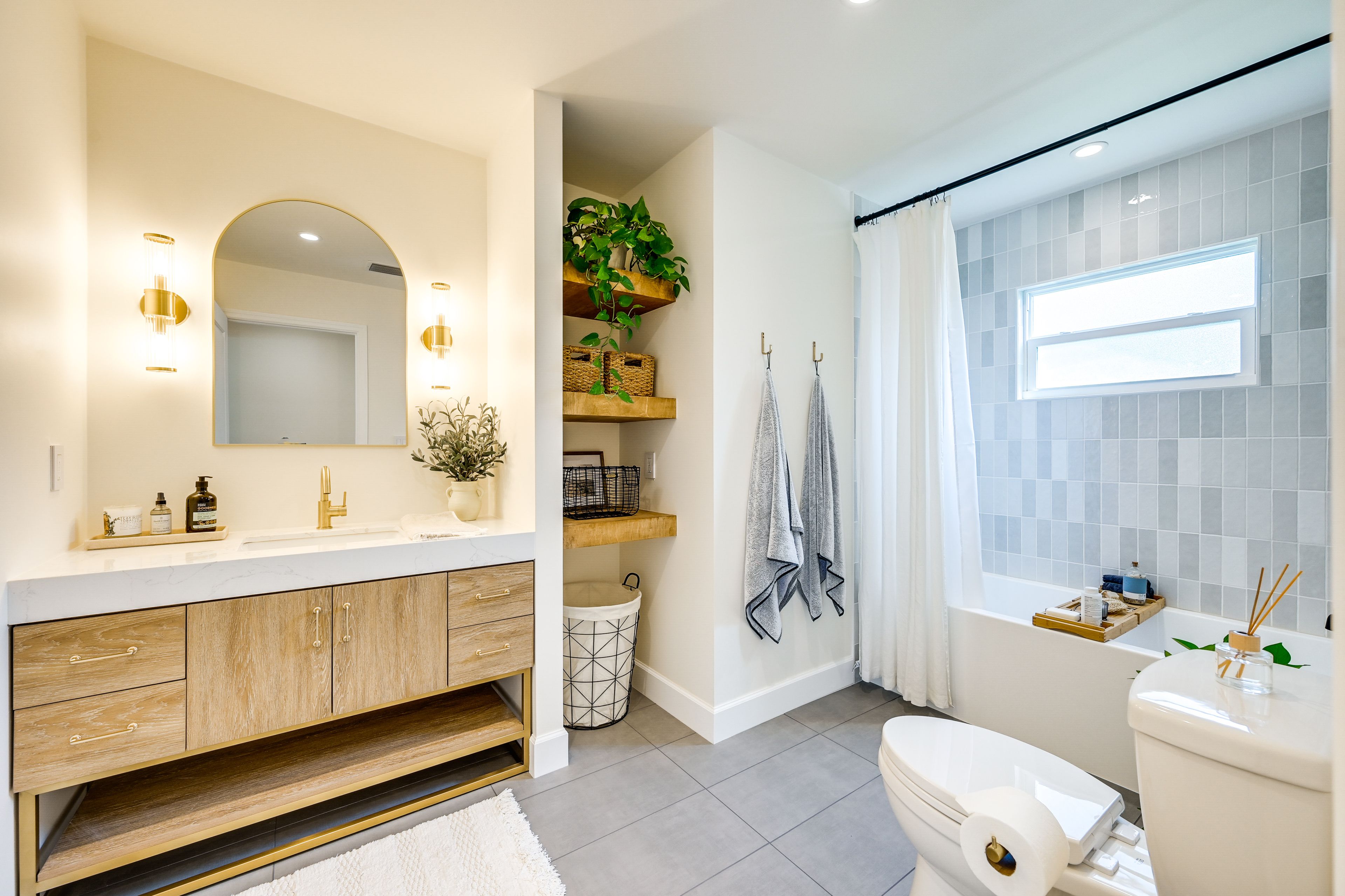 Full Bathroom
