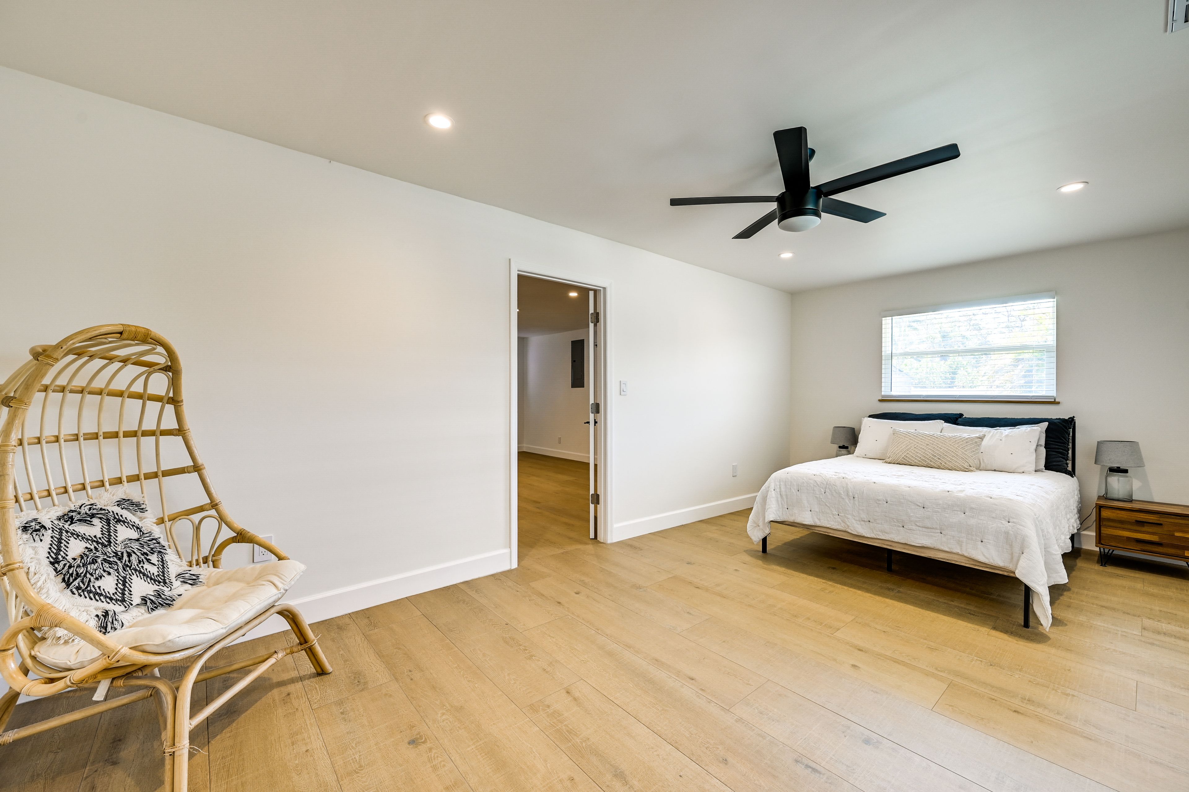 Bedroom 3 | Queen Bed | 2 Interior Steps to Enter