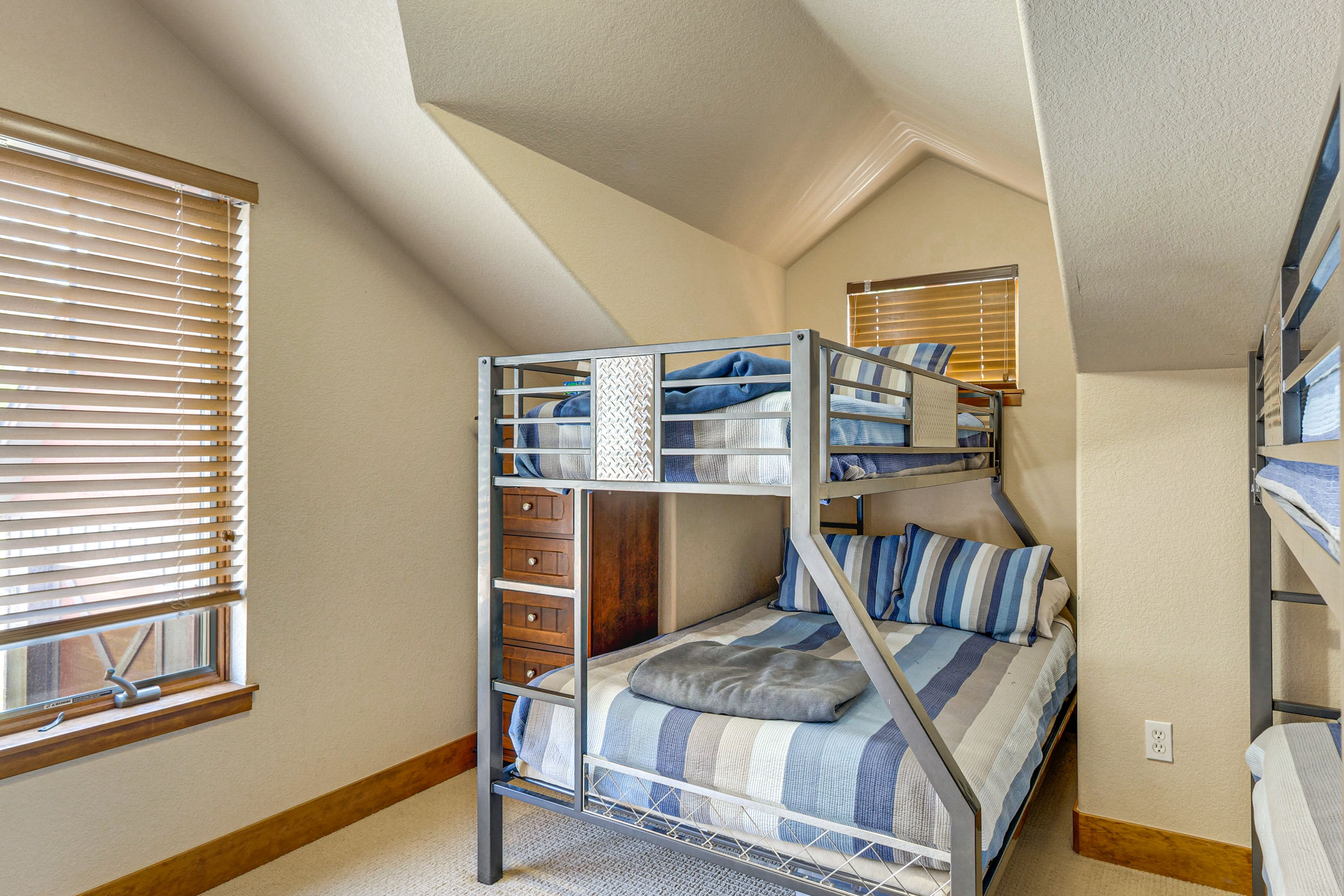 Bedroom 4 | 2 Twin/Full Bunk Beds | Upper Floor