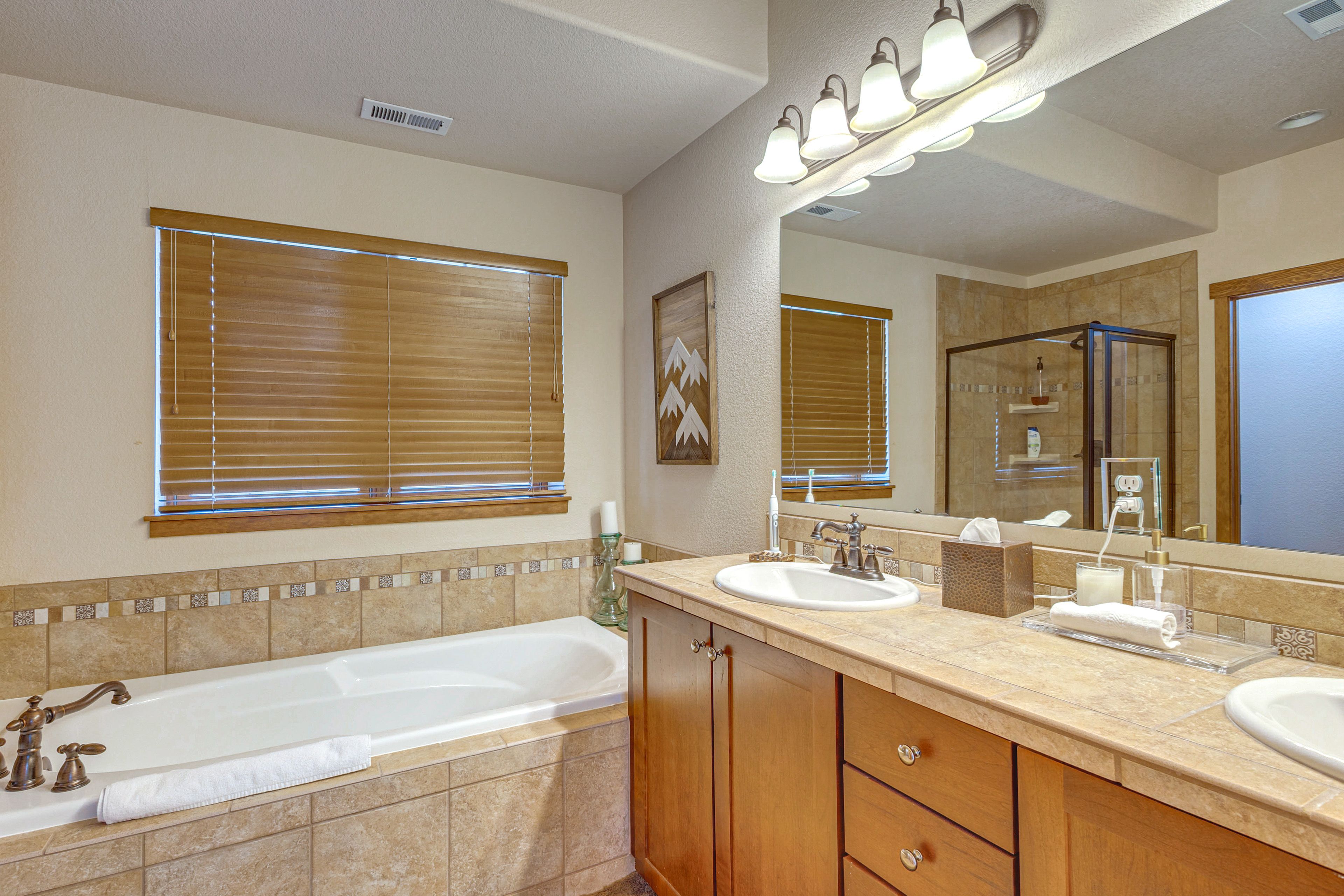 En-Suite Bathroom | Lower Floor