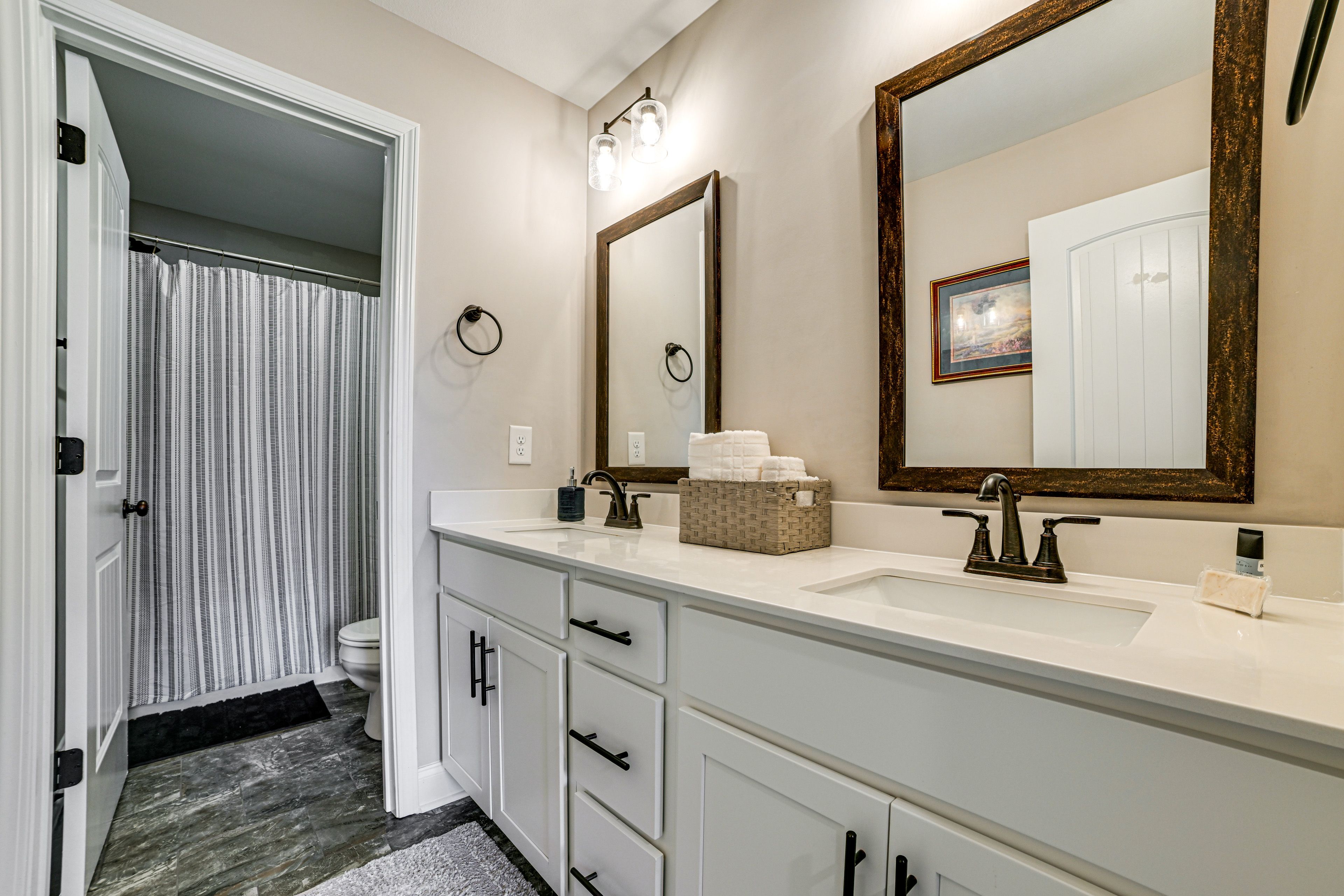 Bathroom | 2nd Floor