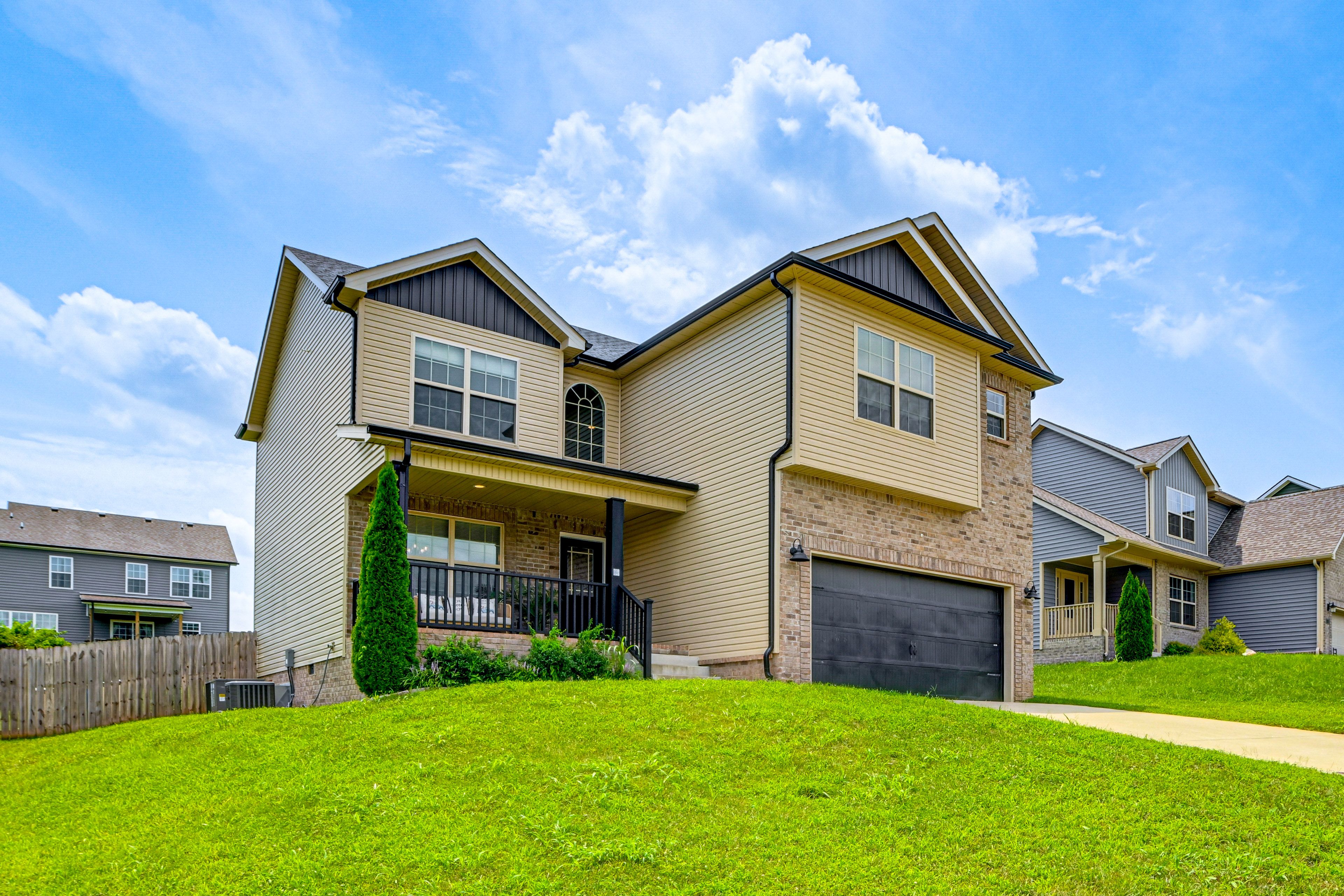 Exterior | Driveway (4 Vehicles)