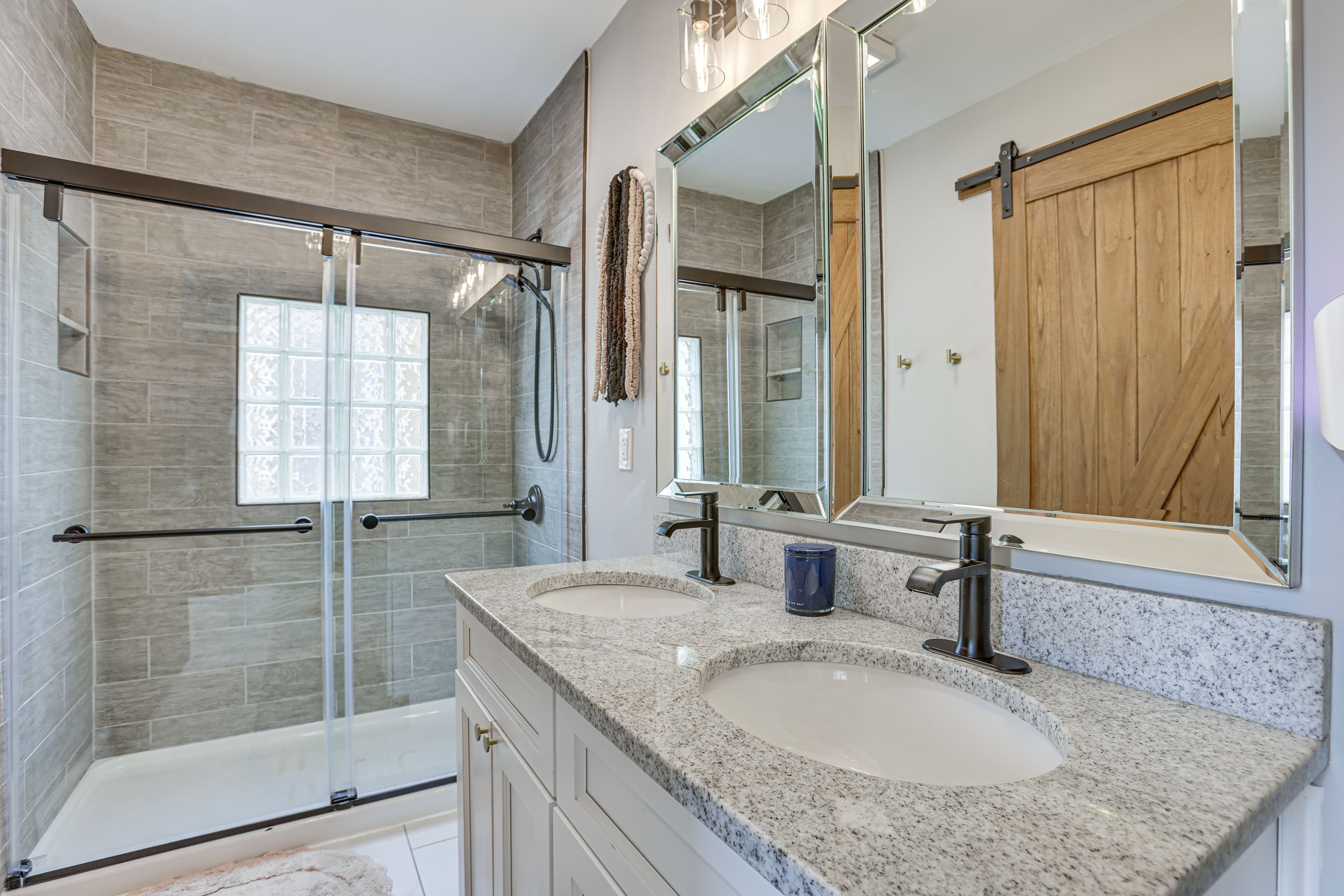 Full Bathroom | 2nd Floor