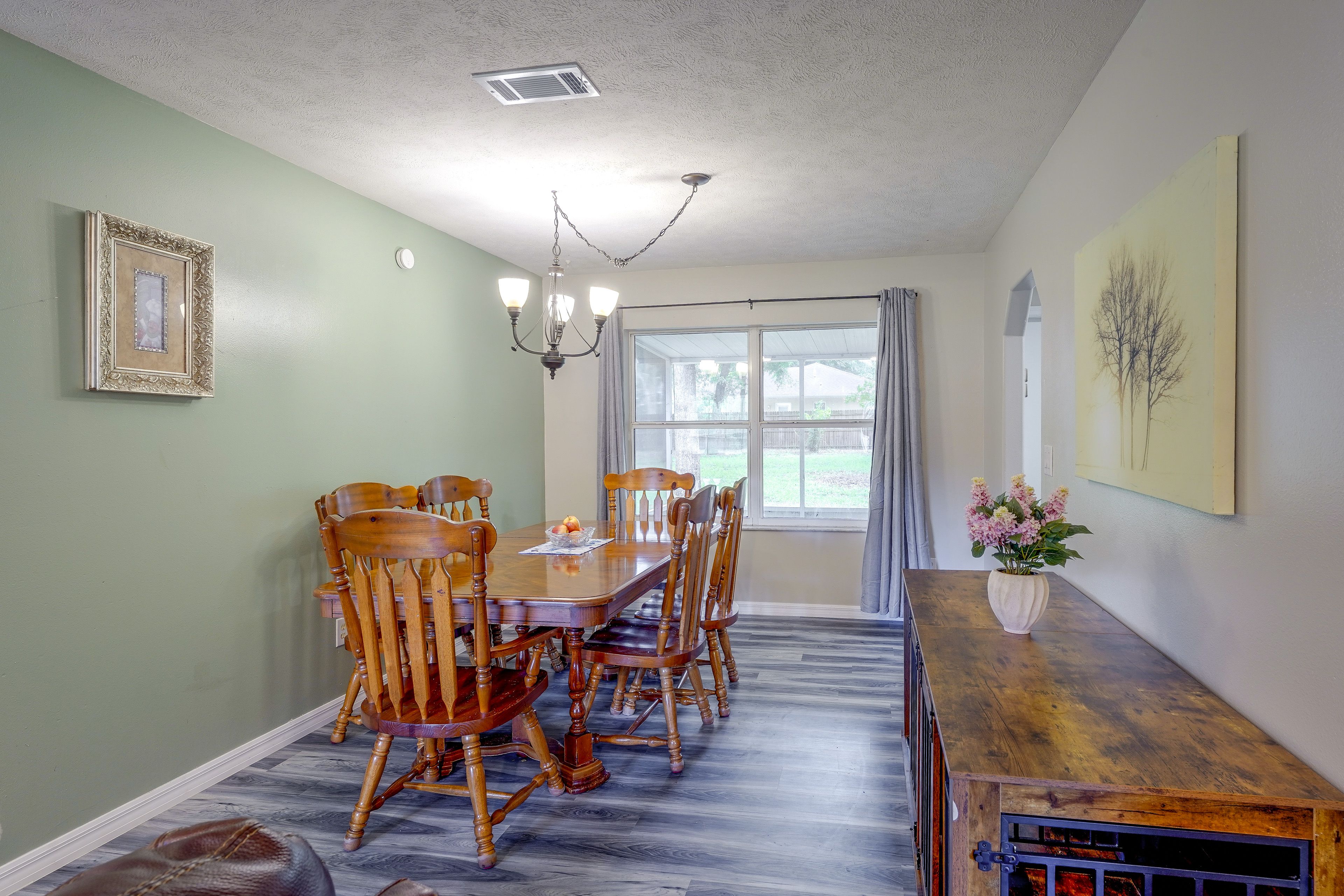 Dining Area | Dishes & Flatware Provided