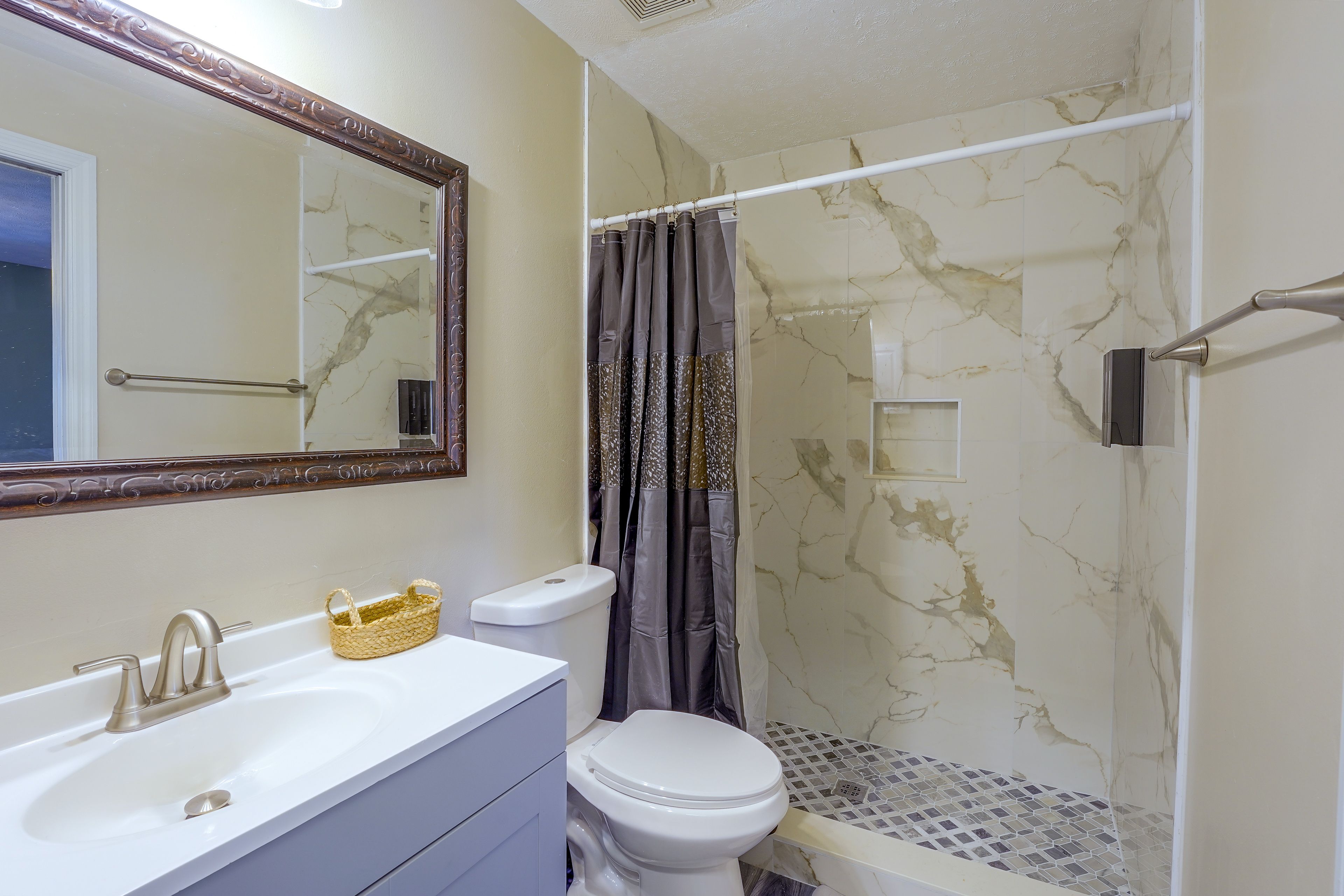 En-Suite Bathroom | Towels & Linens Provided