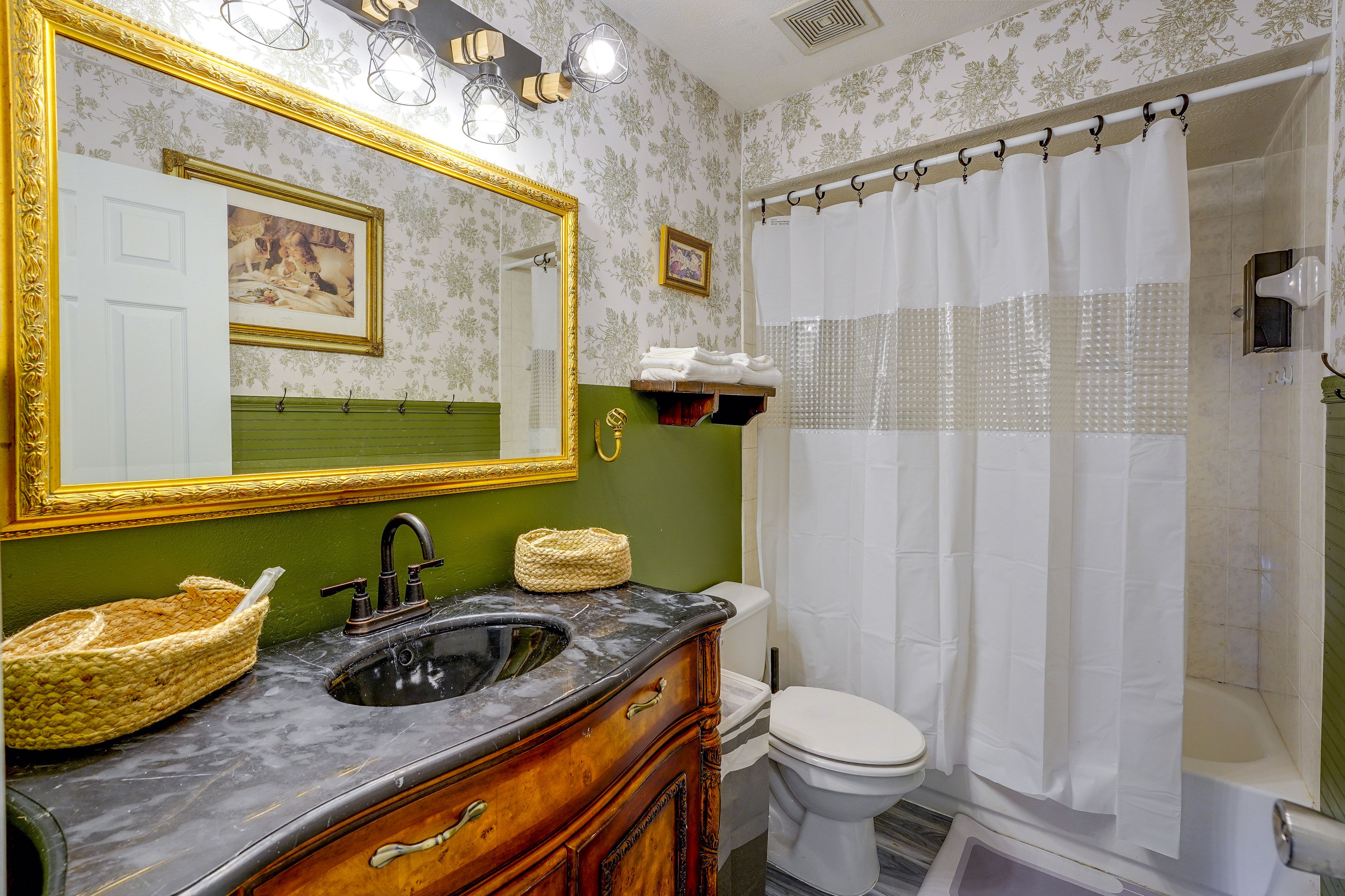 Full Bathroom