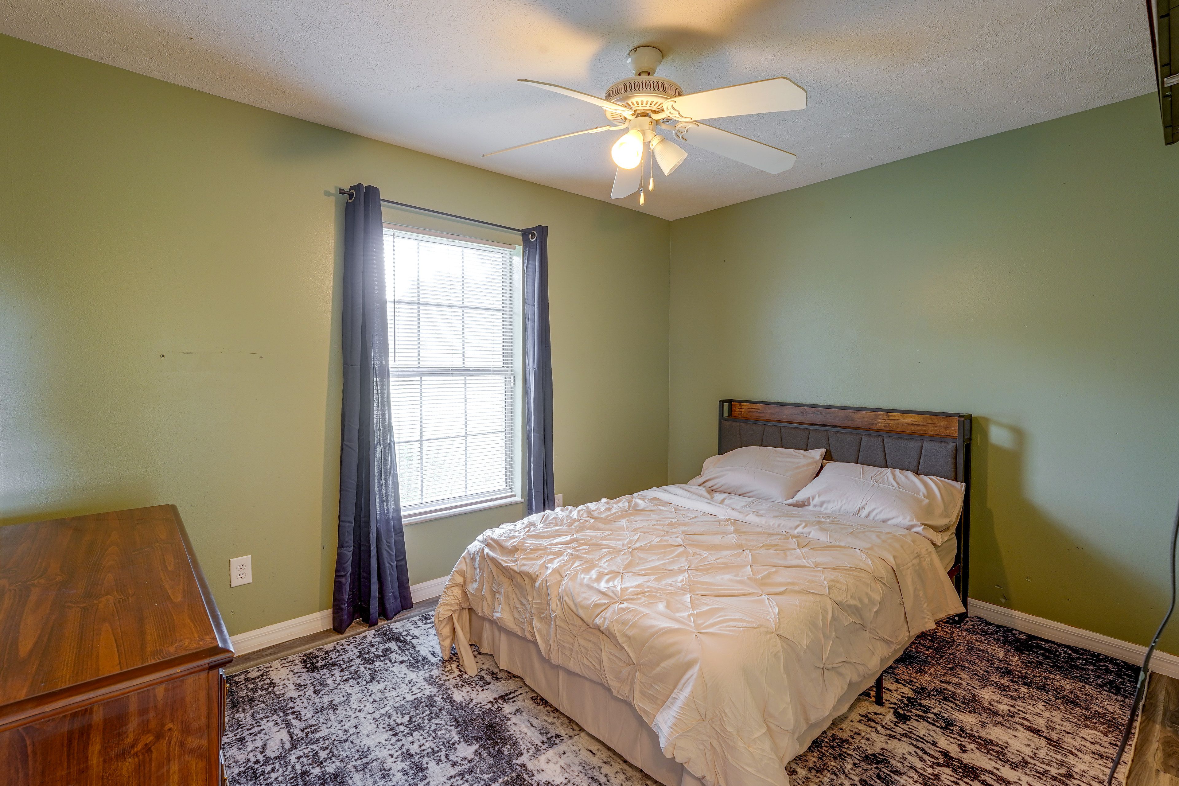 Bedroom | Full Bed