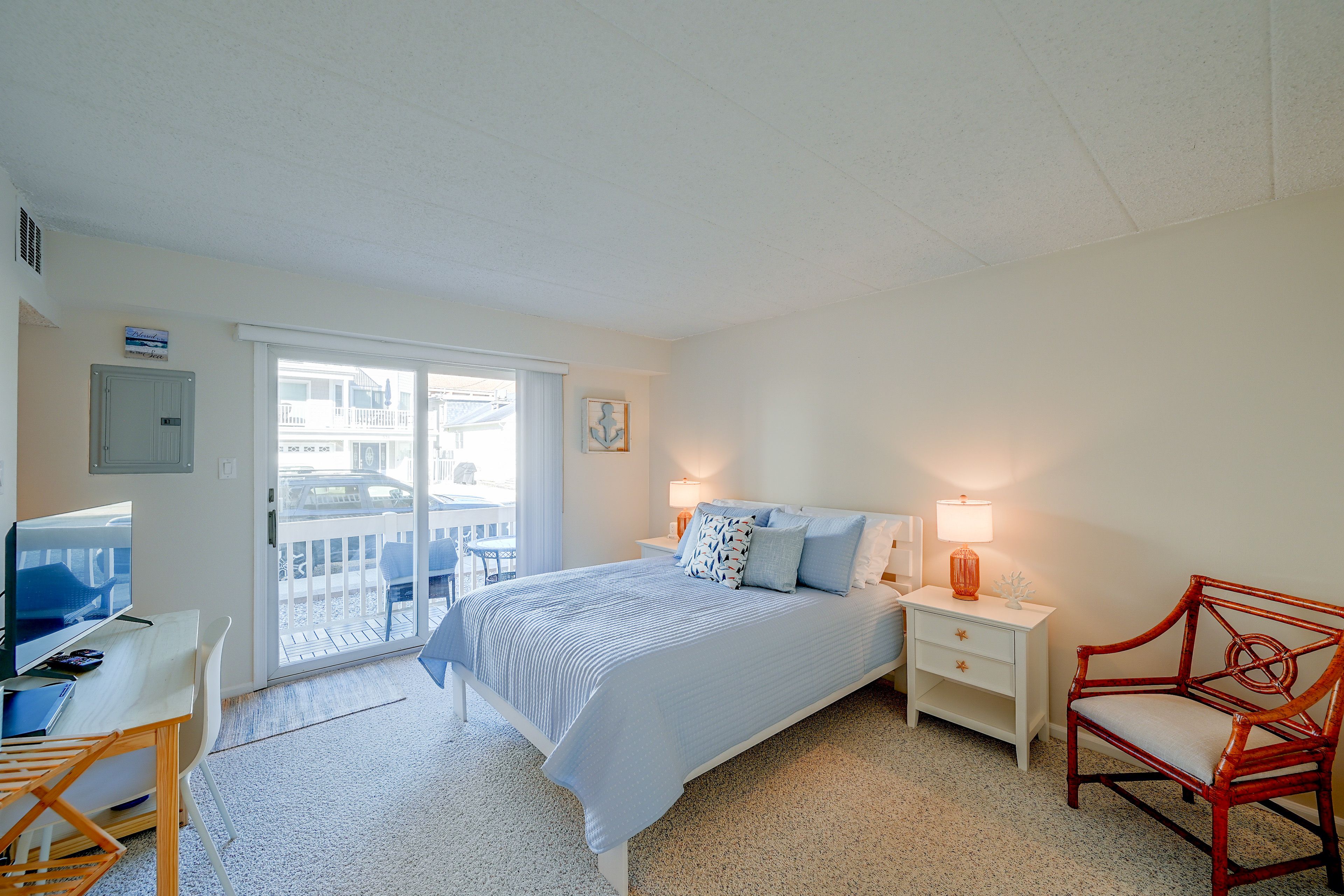 Bedroom | Queen Bed