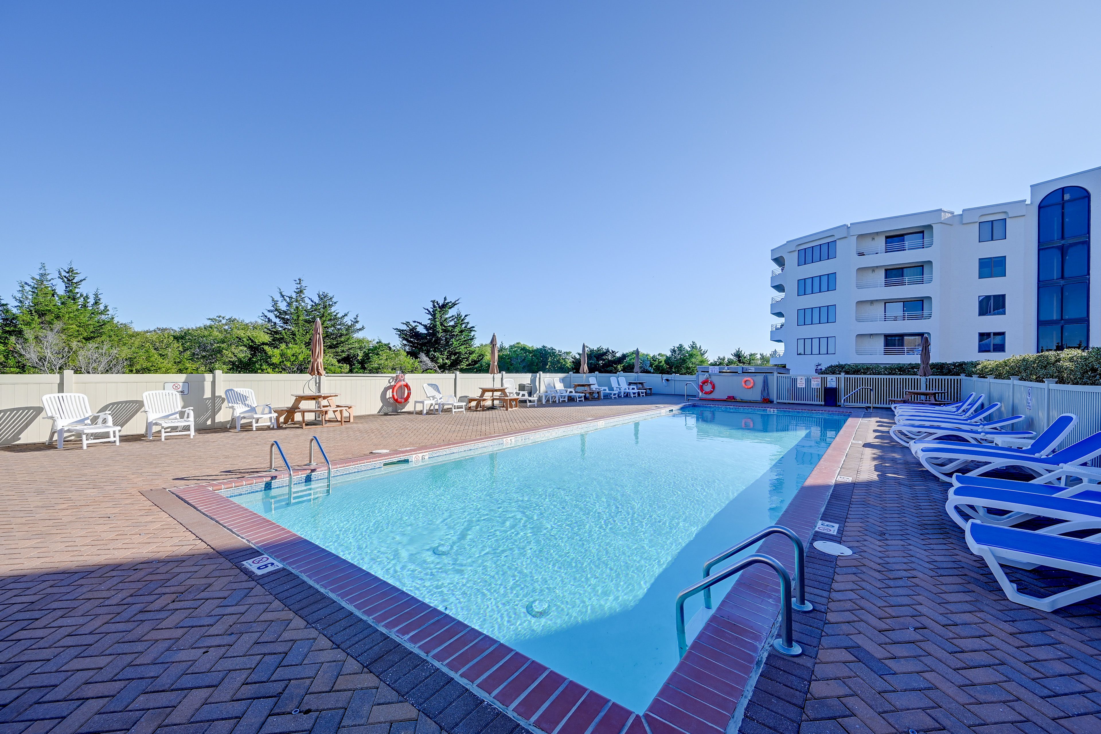 Islander Condominiums | Community Pool