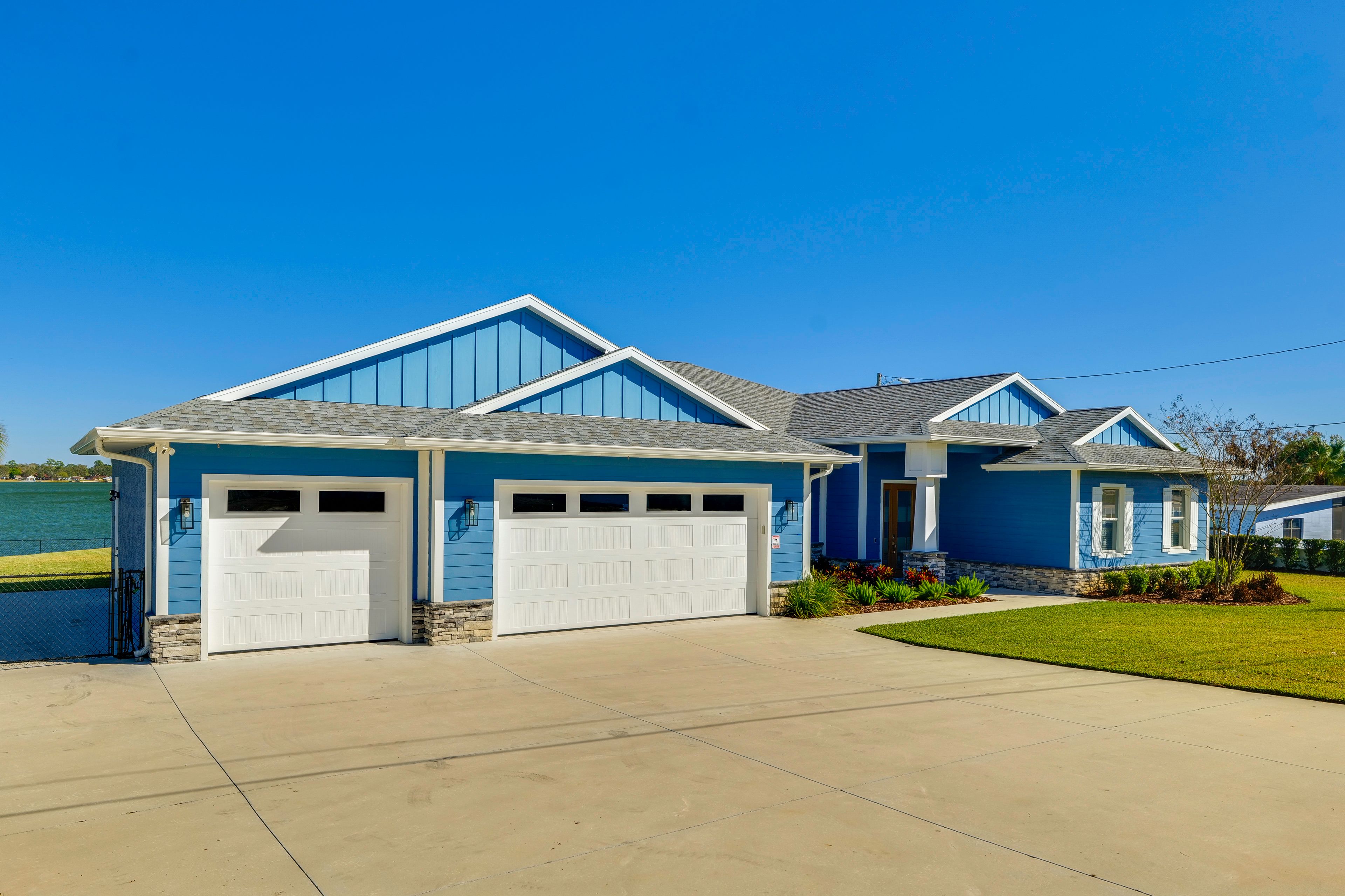 House 1 Parking | Driveway (10 Vehicles)