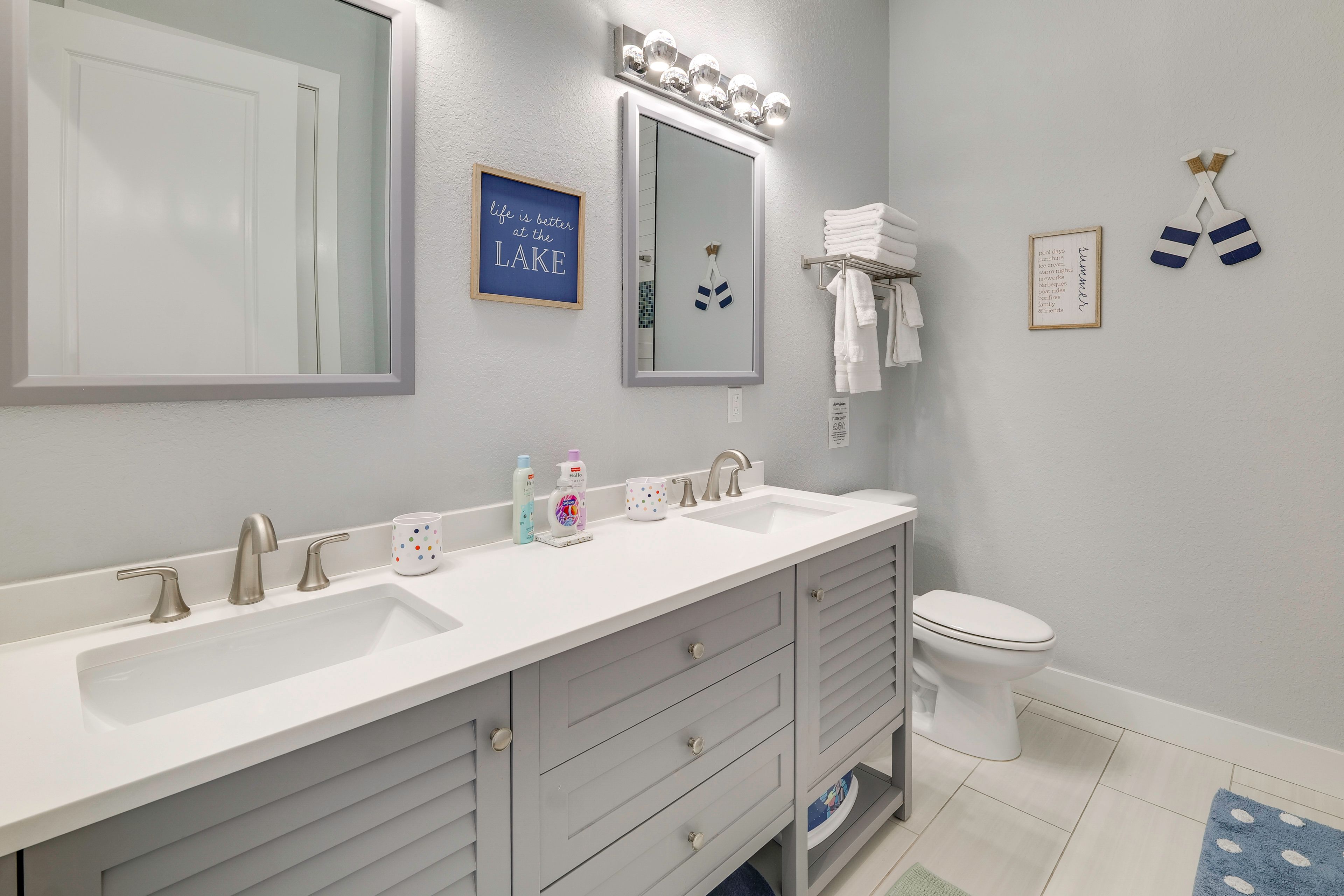 Full Bathroom | House 1