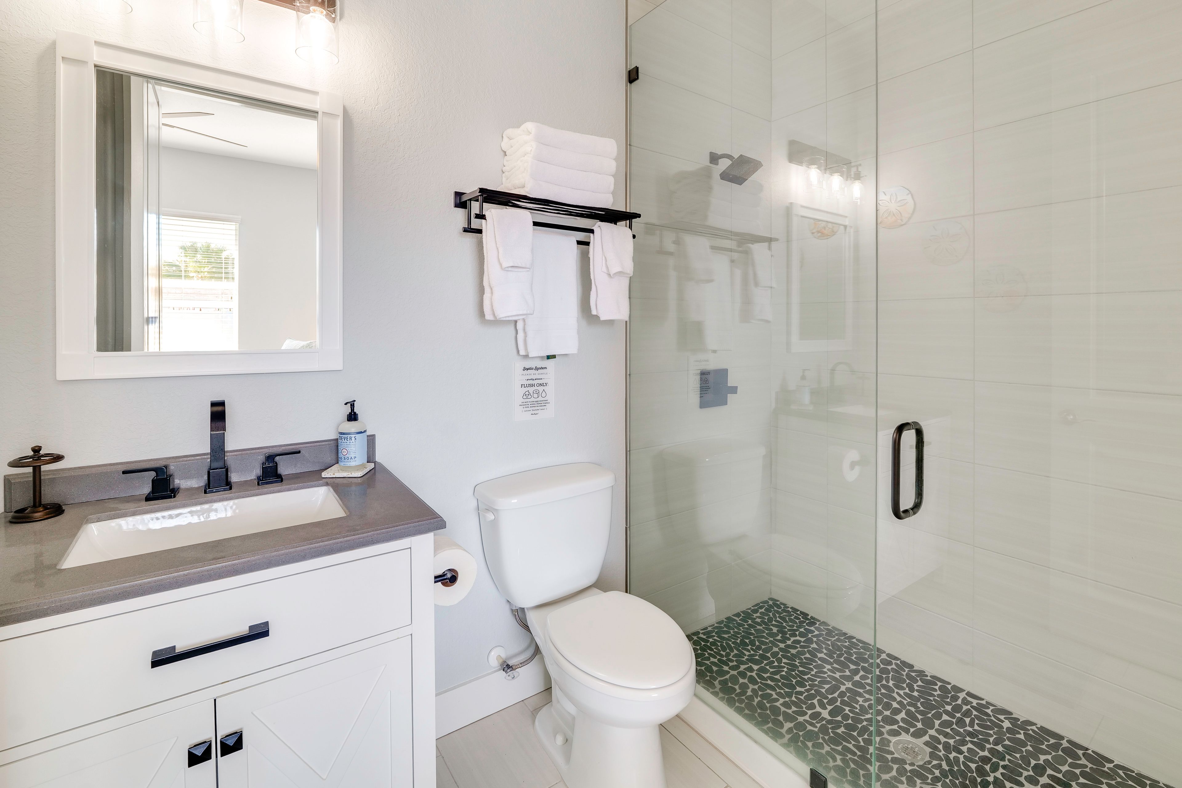 Full Bathroom | House 1