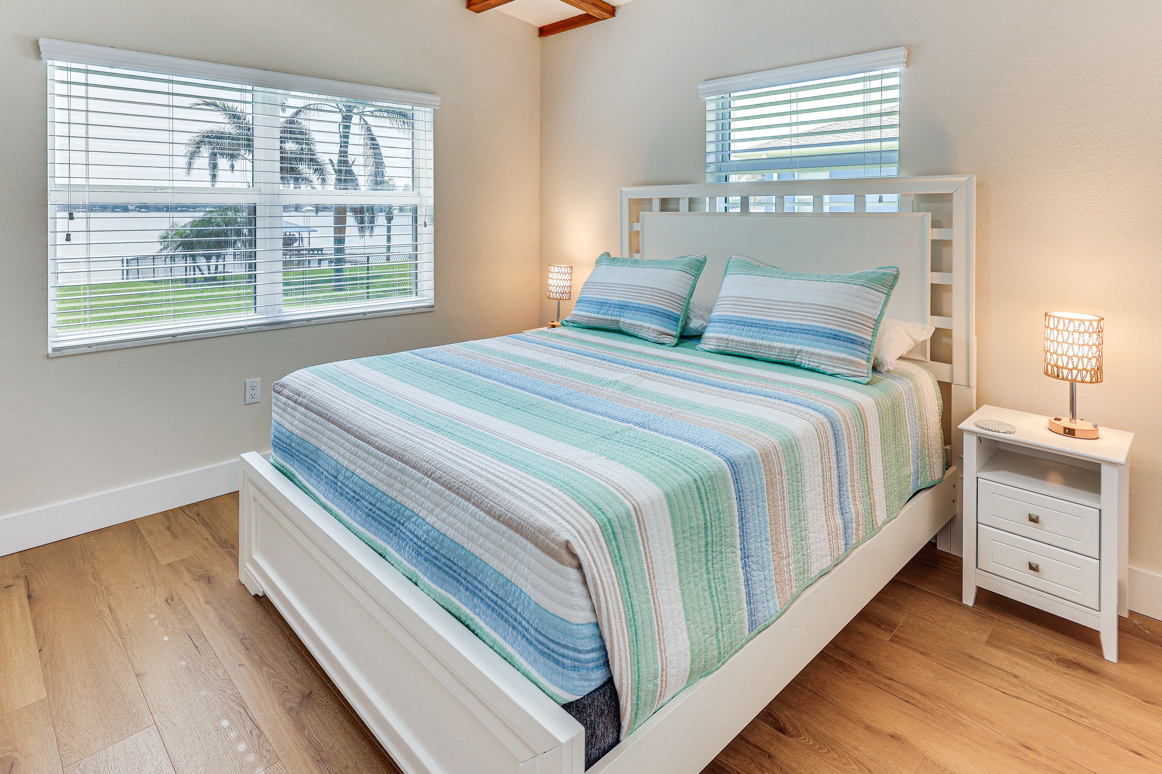 Bedroom 7 | House 2 | Queen Bed