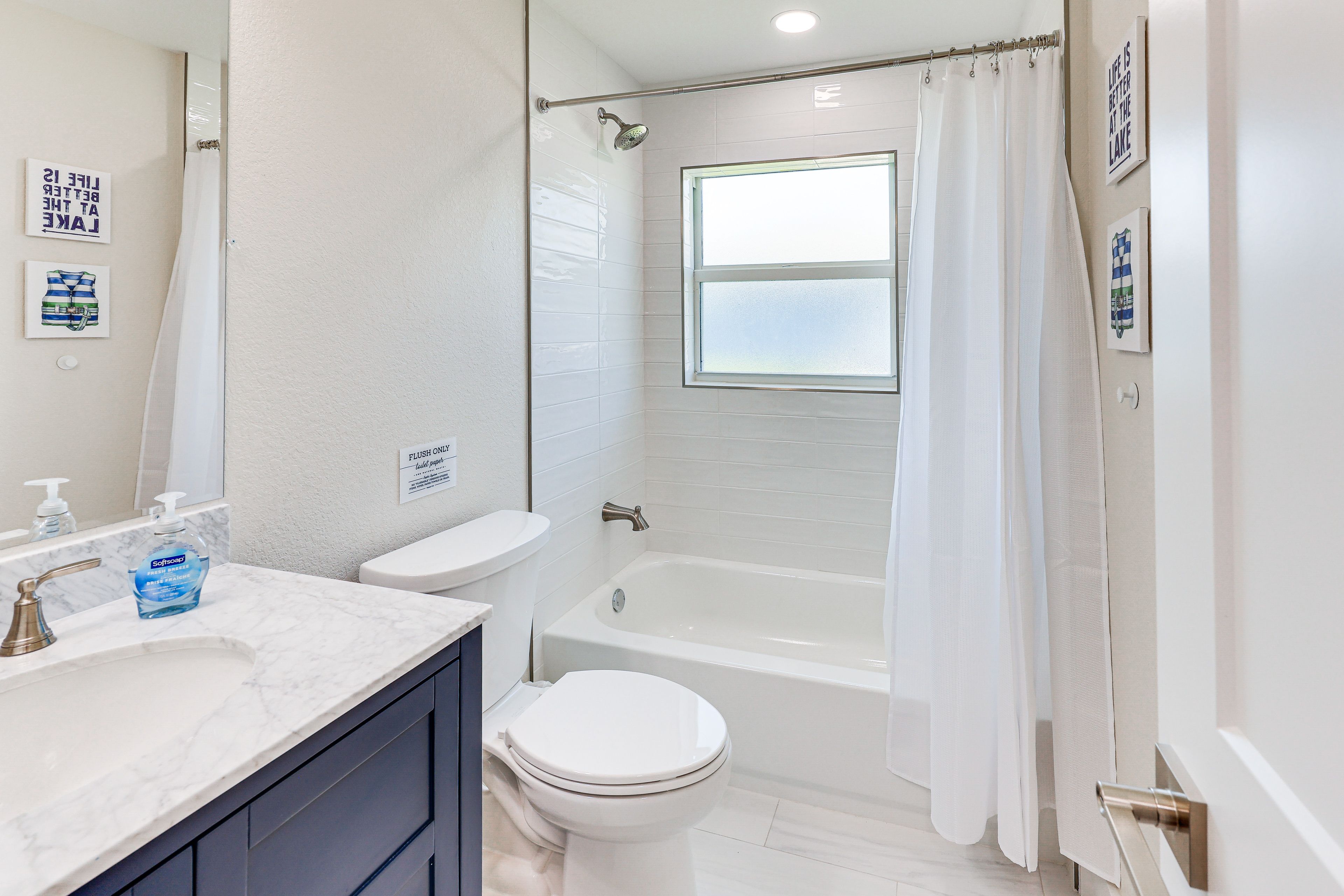 Full Bathroom | House 2