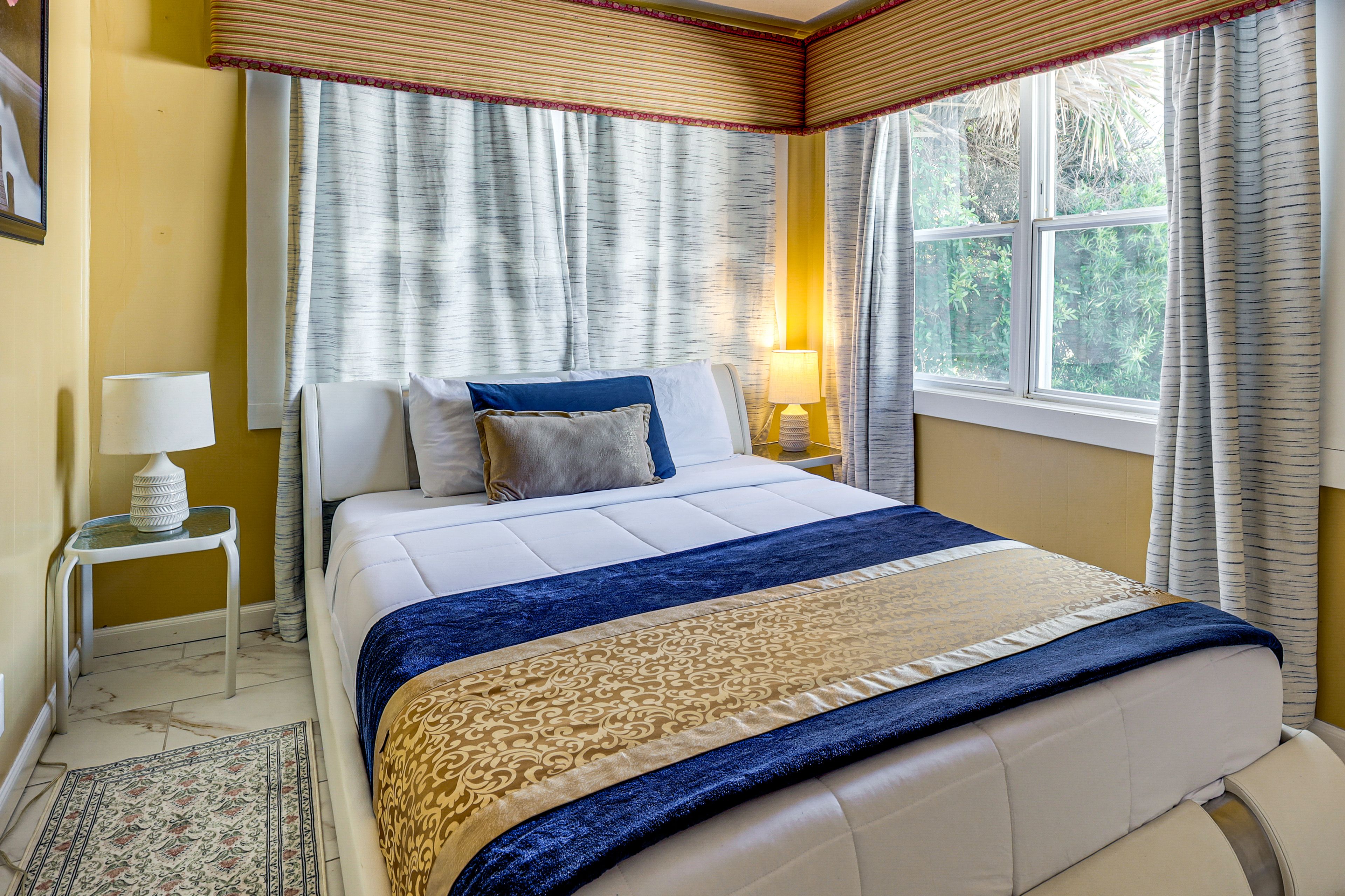 Bedroom 2 | Main Level | Queen Bed
