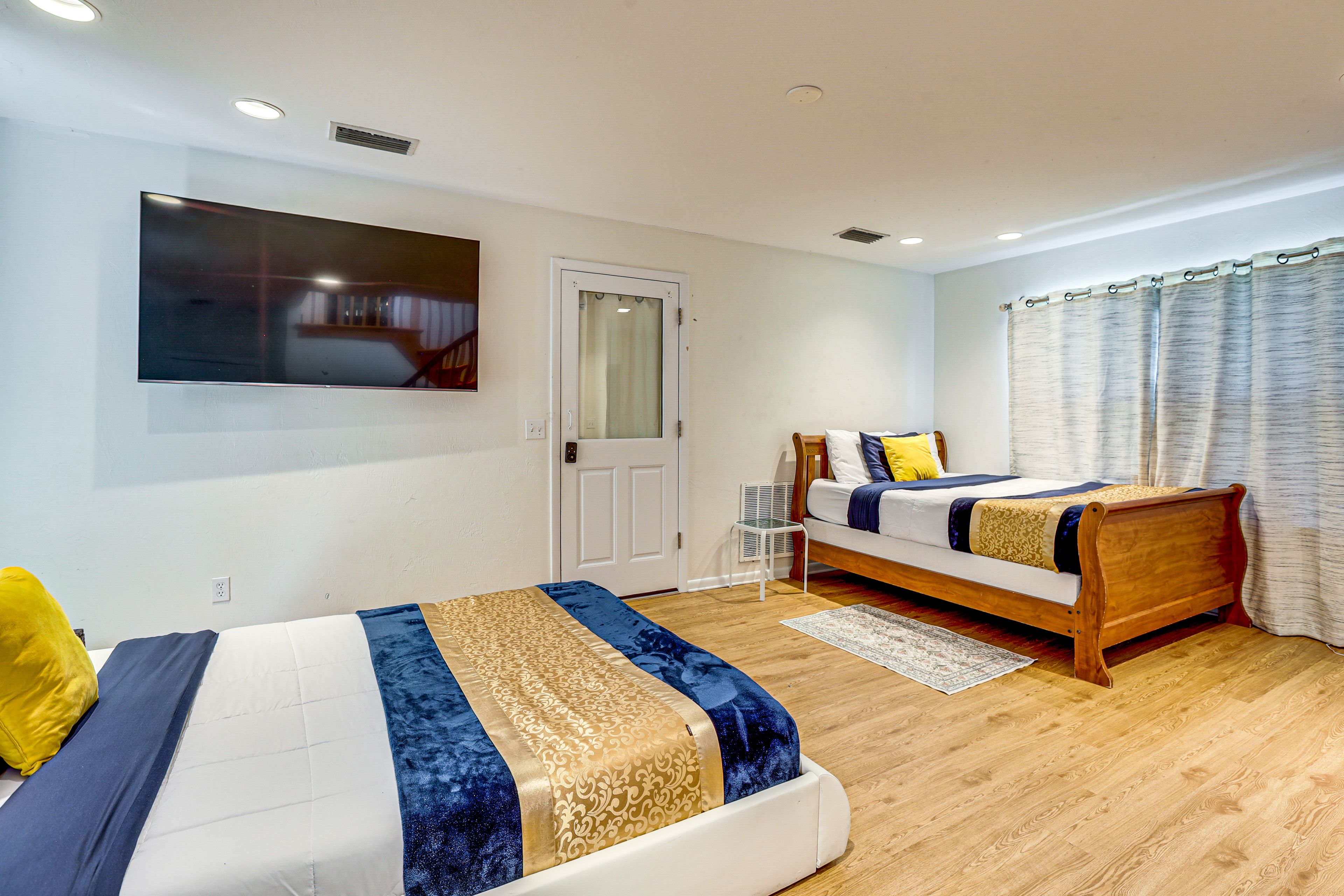 Sleeping Nook | Lower Level | 2 Queen Beds