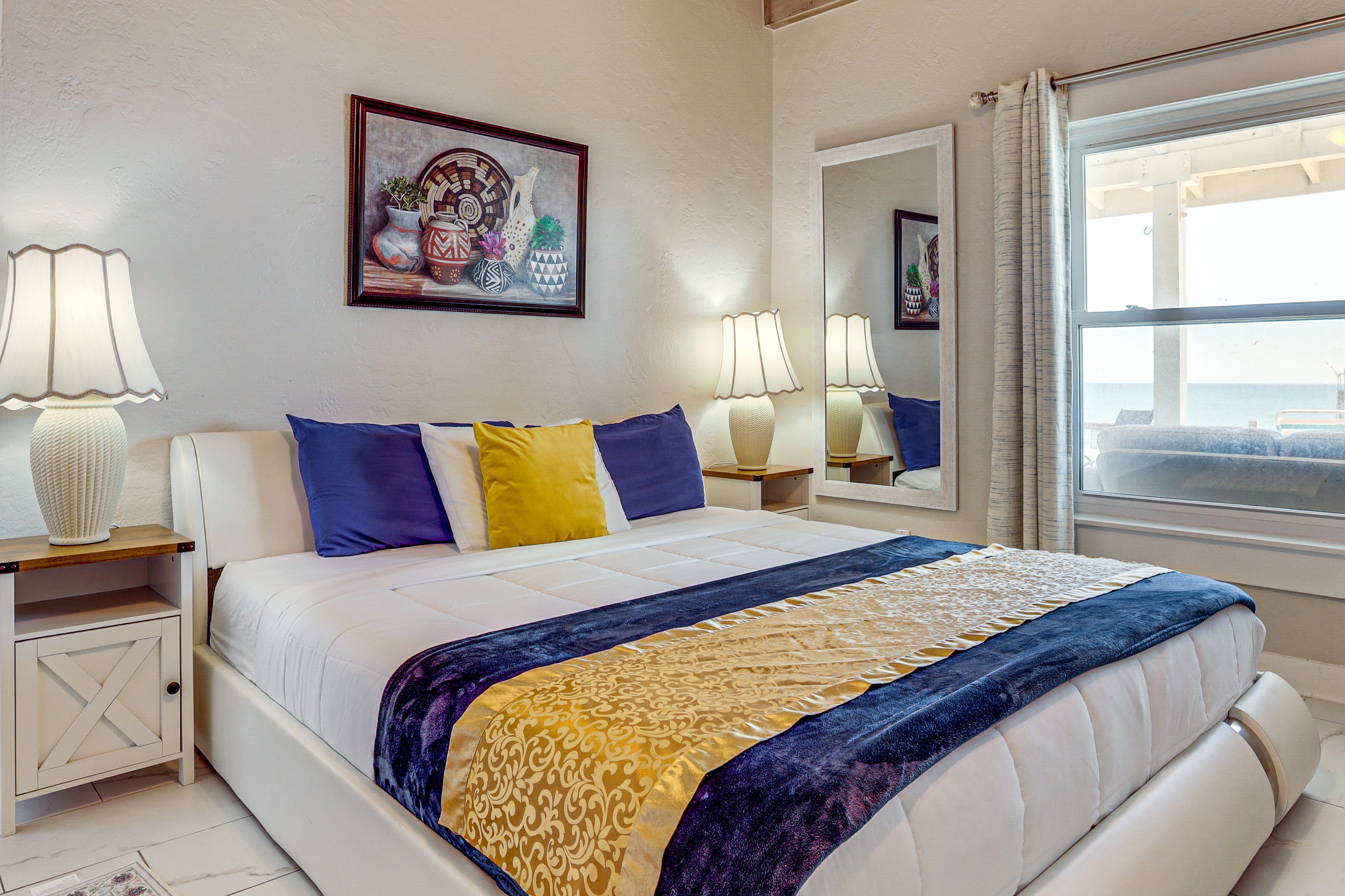 Bedroom 1 | Main Level | King Bed