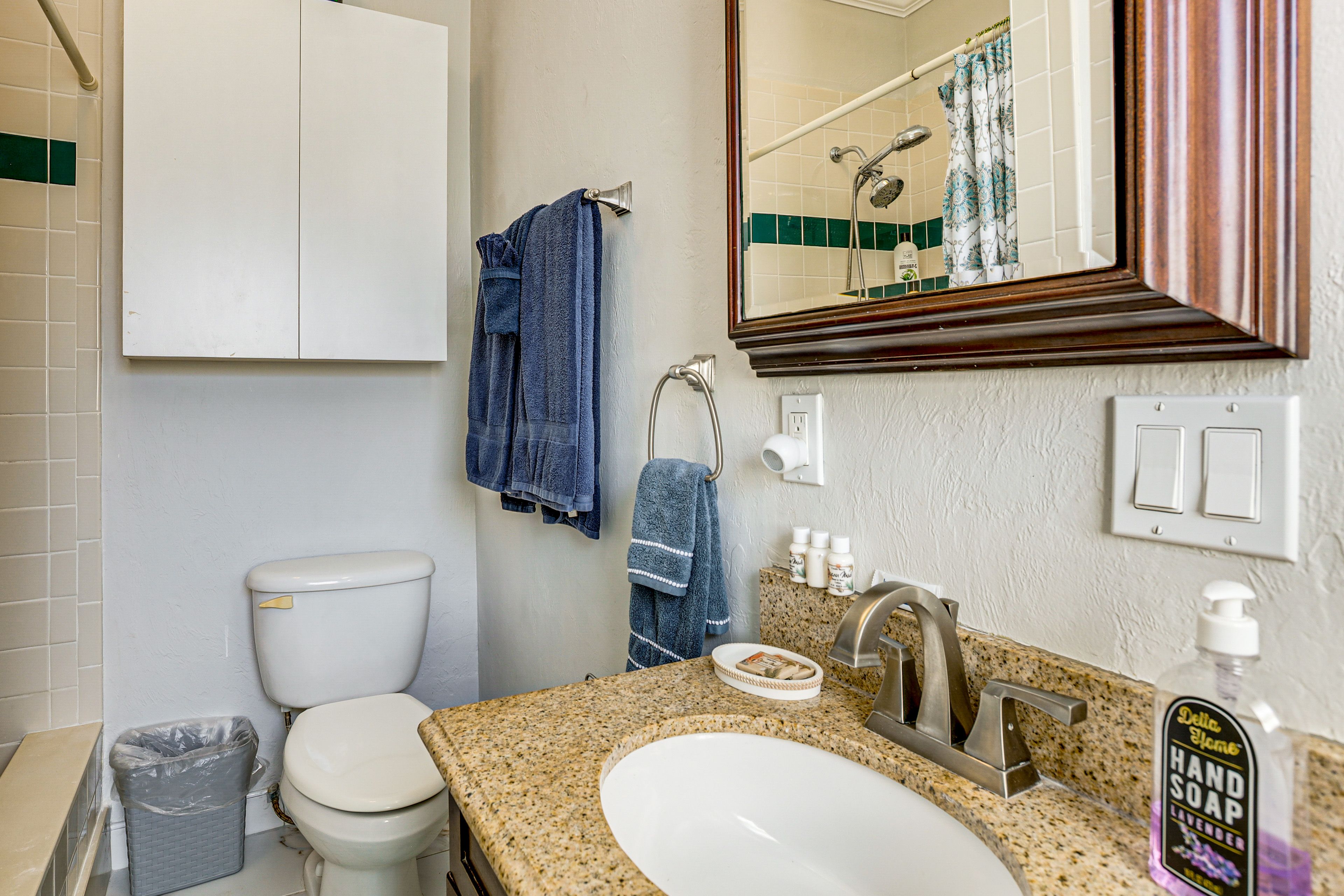 Full Bathroom | Main Level