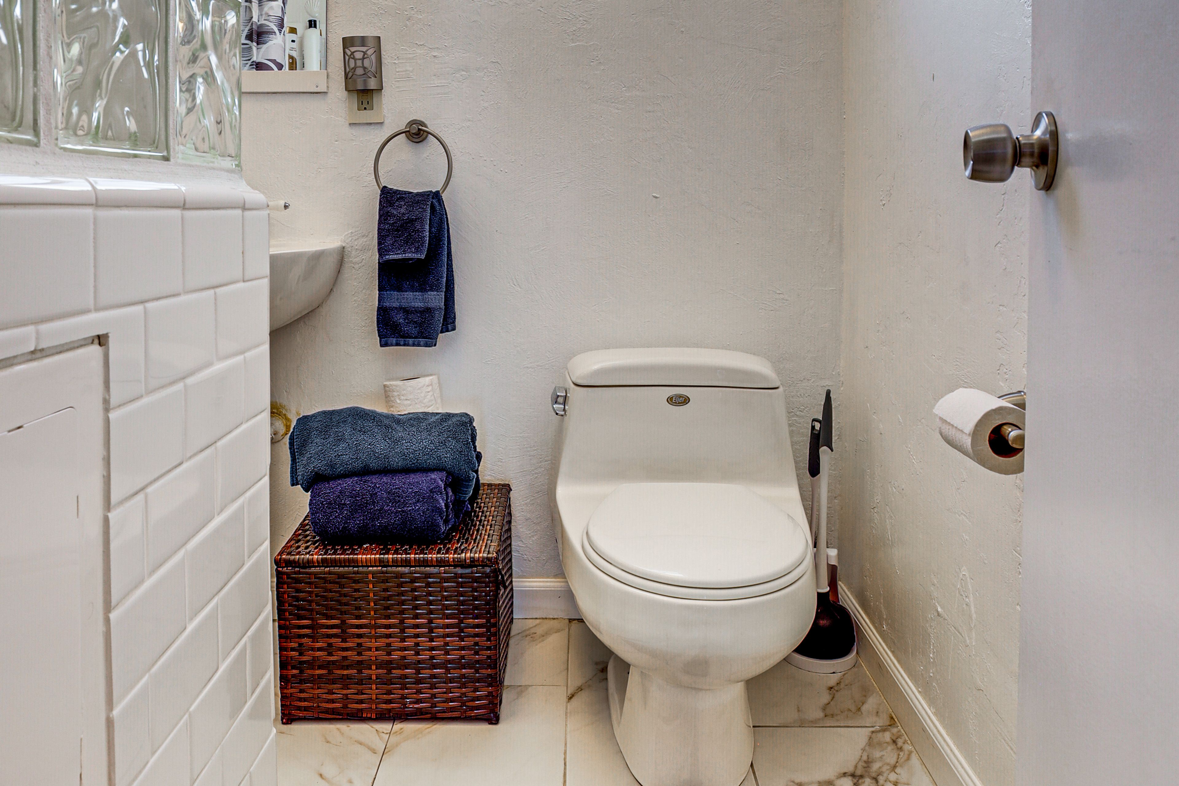 Full Bathroom | Main Level