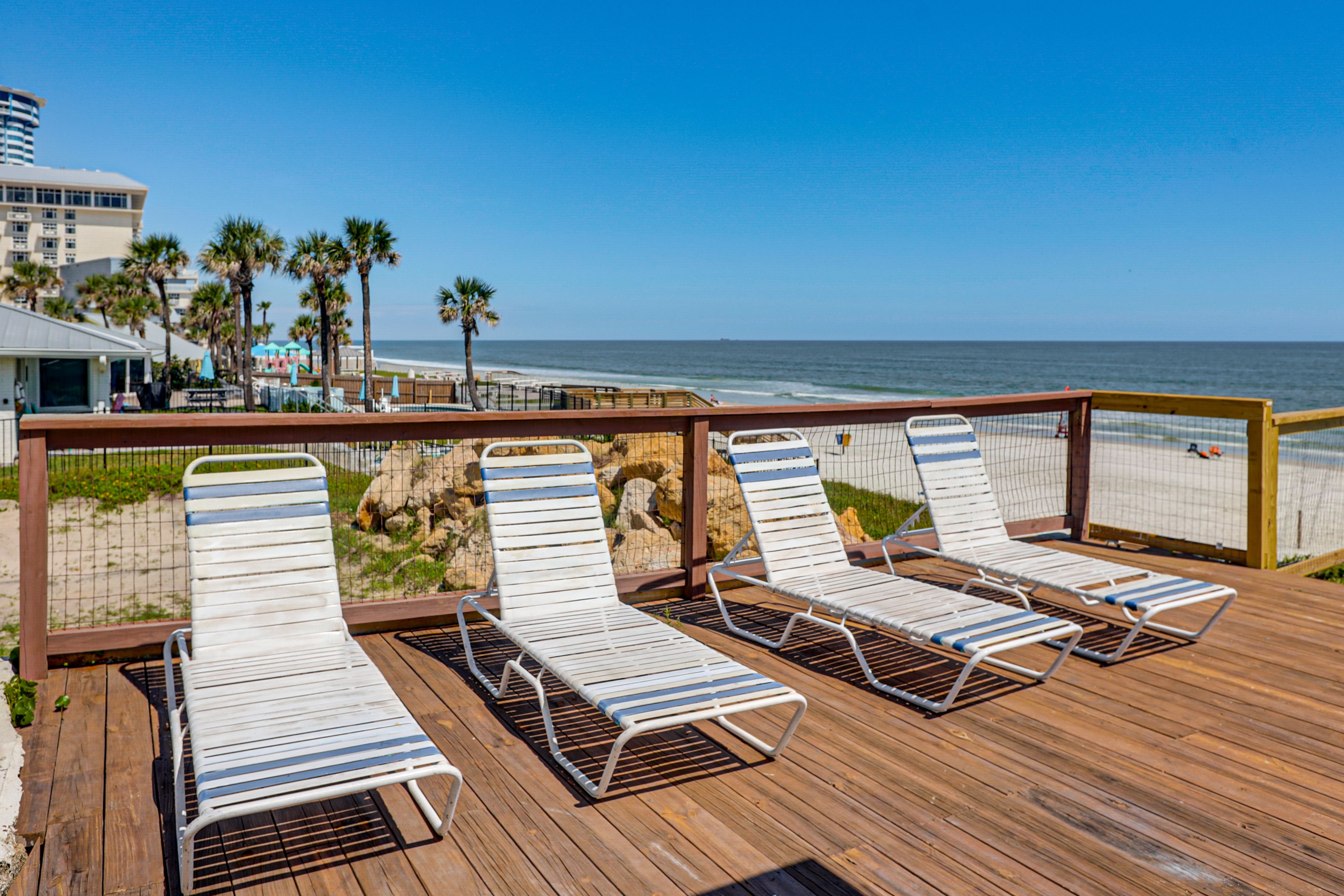 Furnished Deck | Outdoor Dining Area