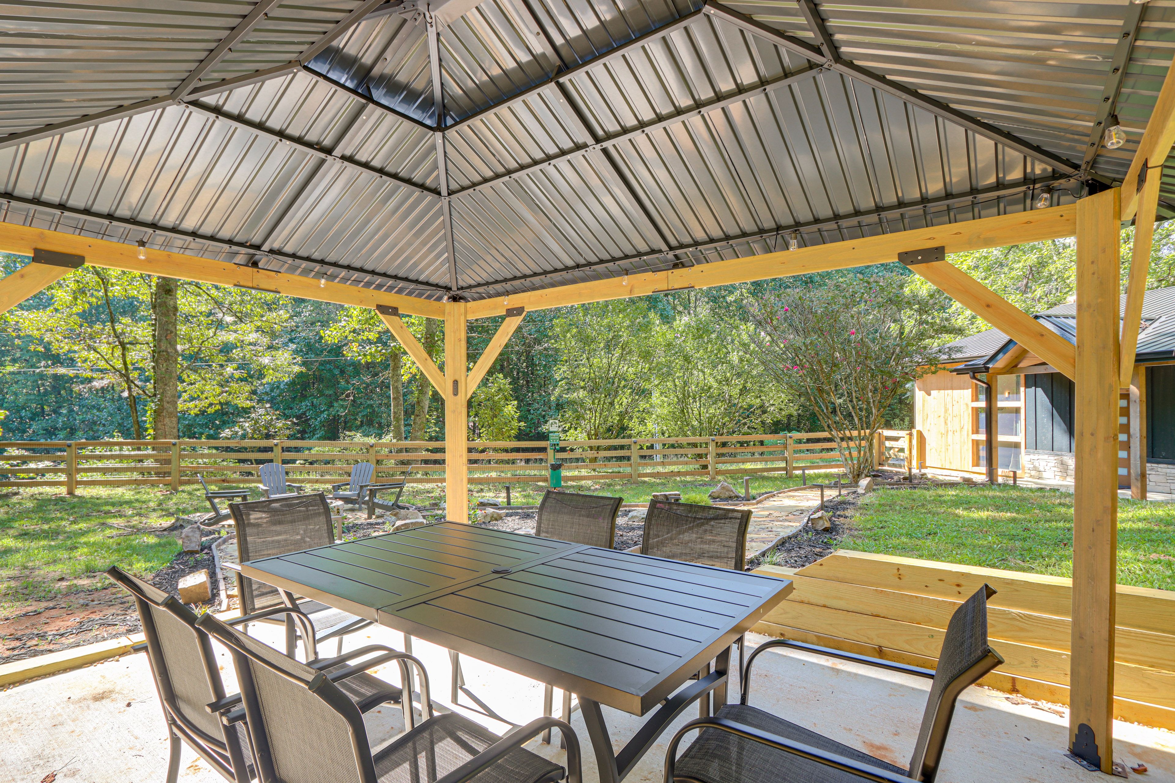 Gazebo | Fire Pit | Fenced Yard