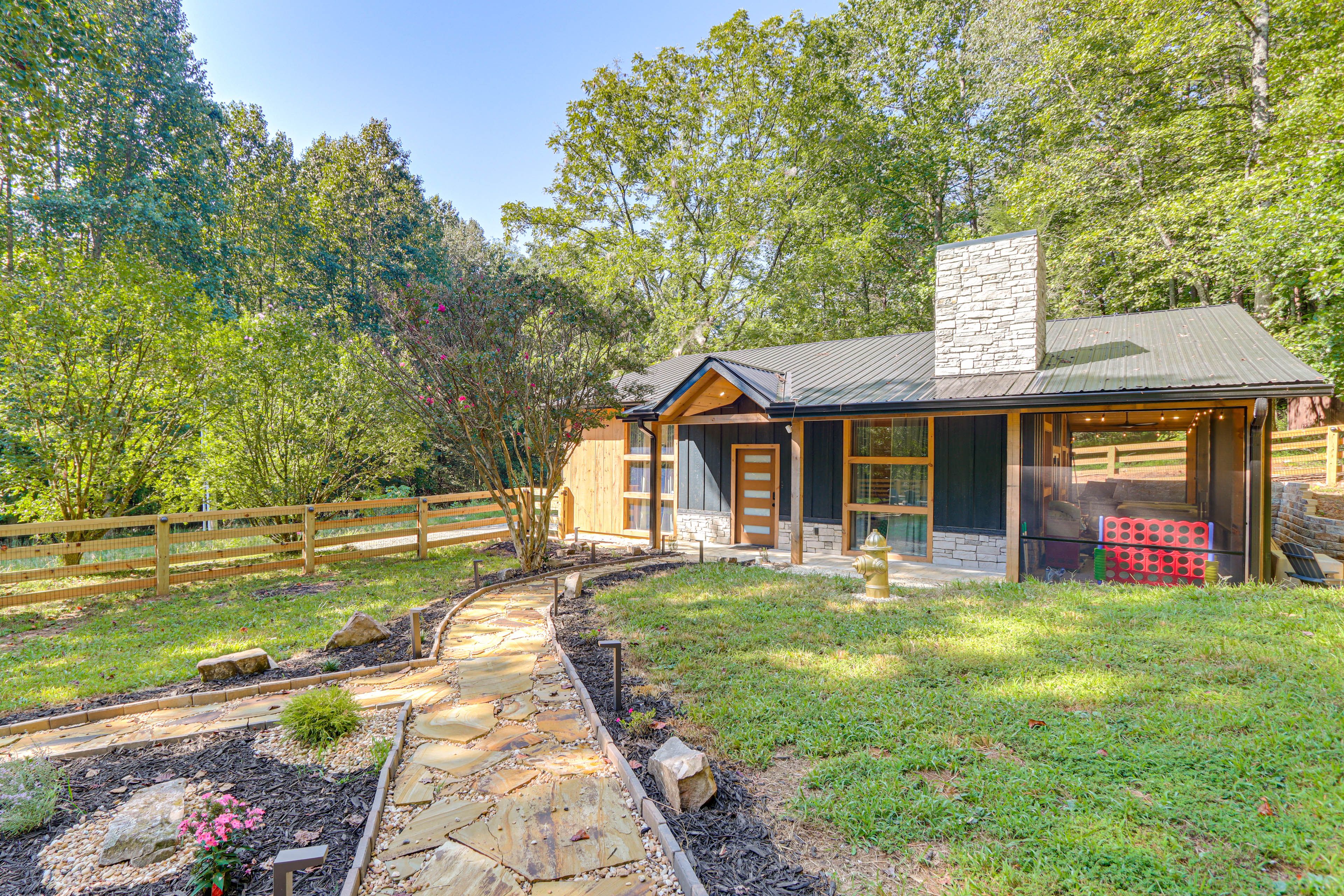 "Woof in the Woods" | 2BR | 2BA | 995 Sq Ft'