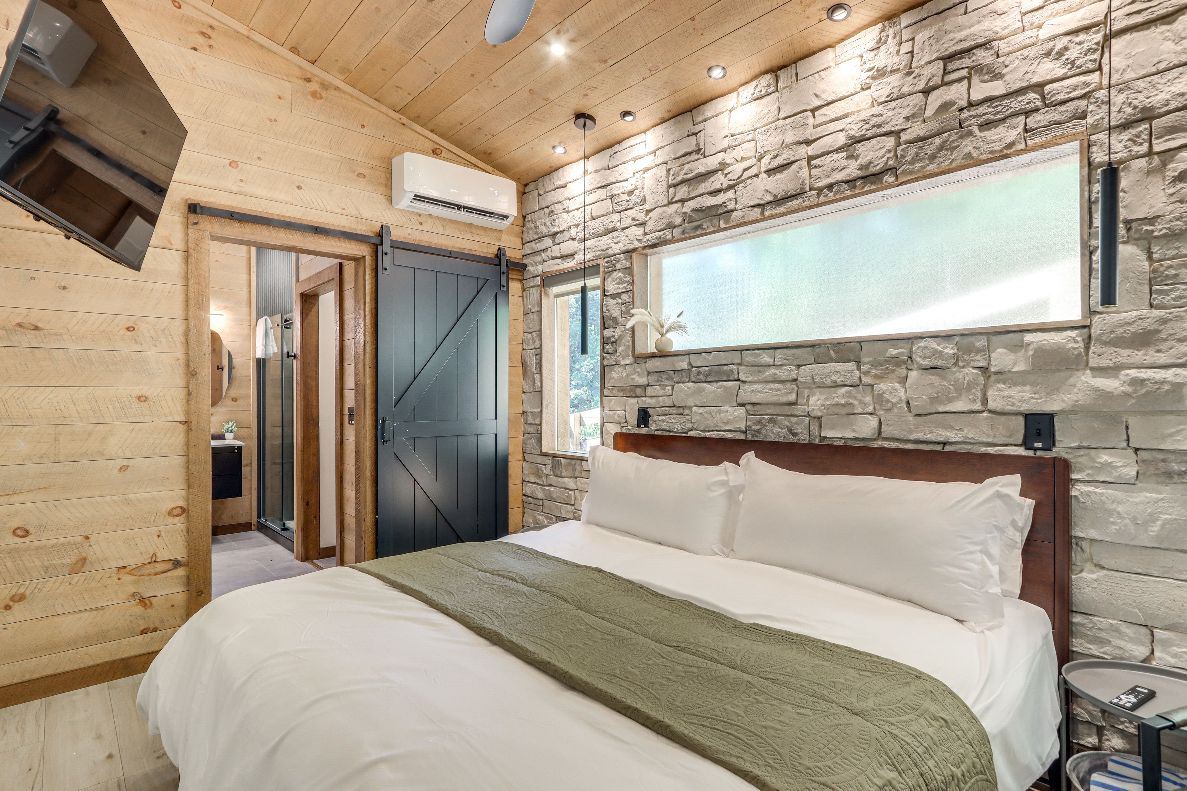 Bedroom | King Bed