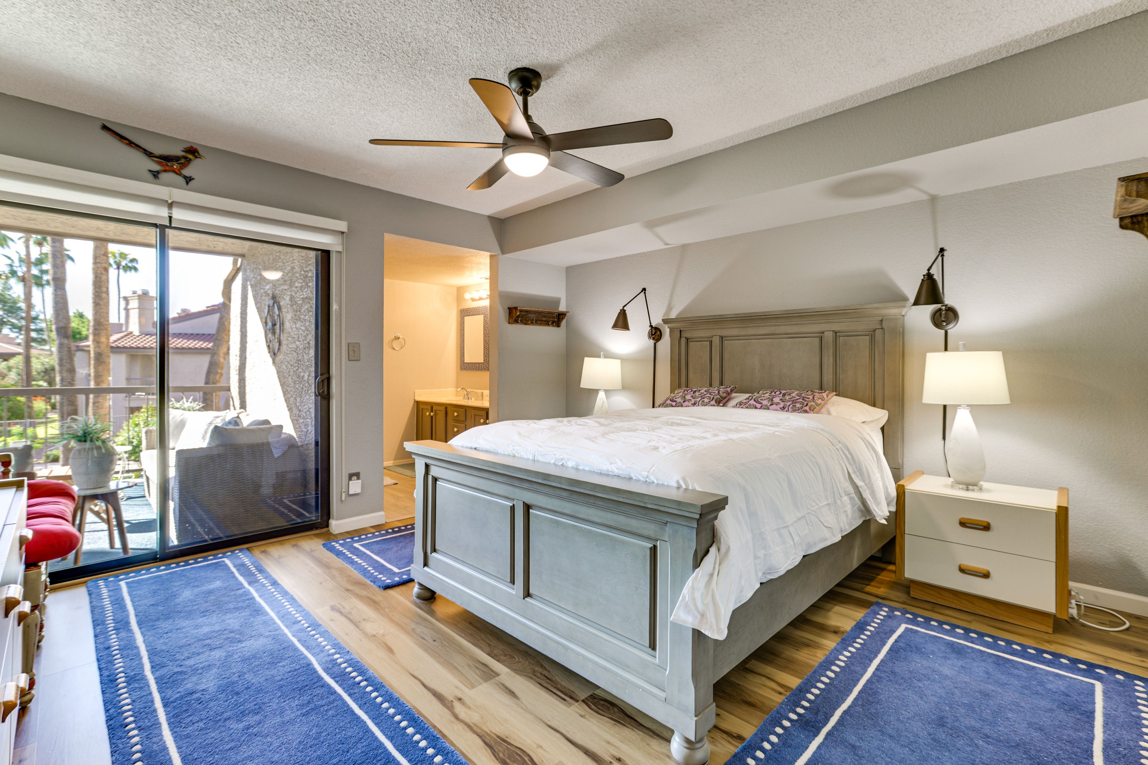 Bedroom 1 | Queen Bed