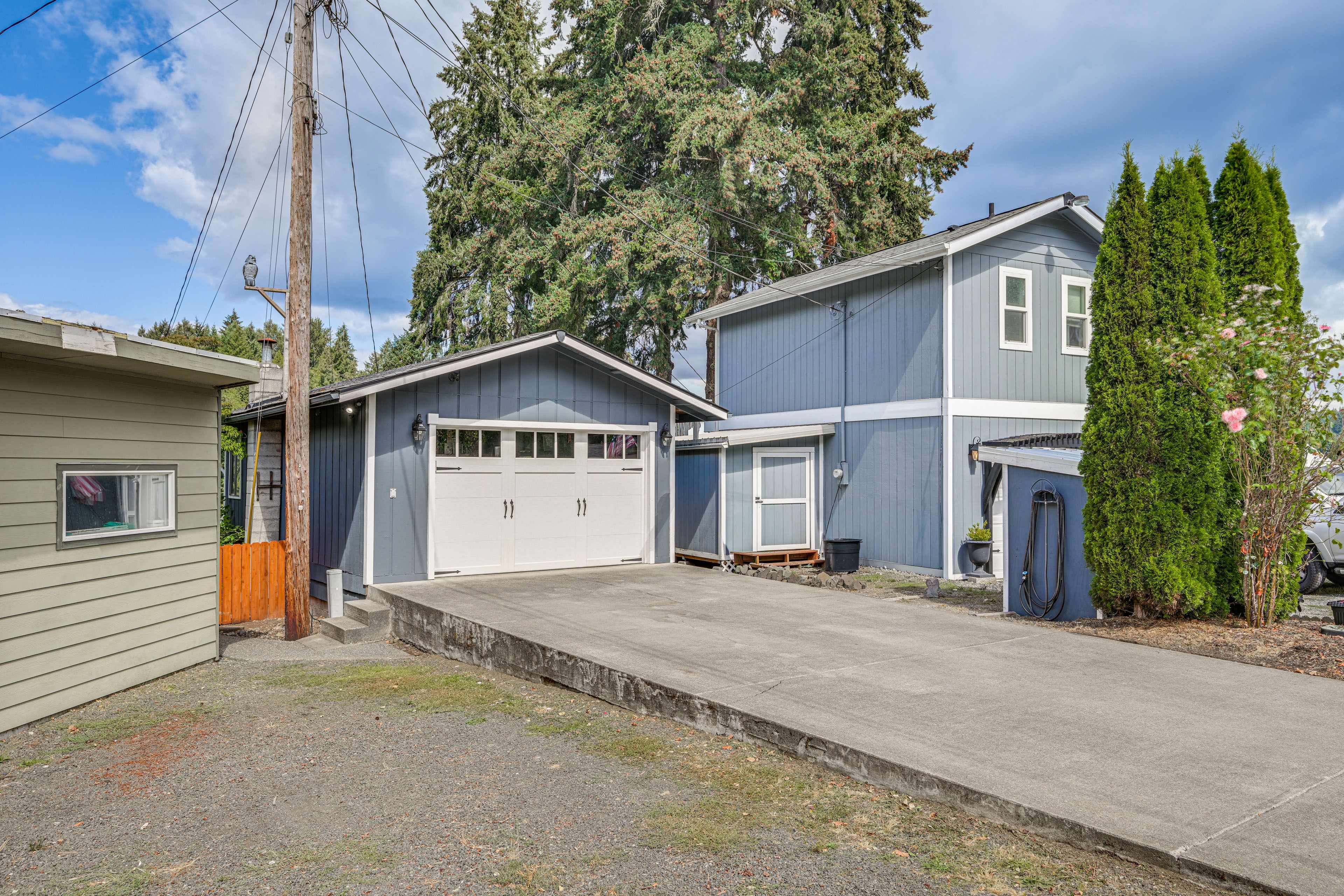 Driveway Parking (4 vehicles) |