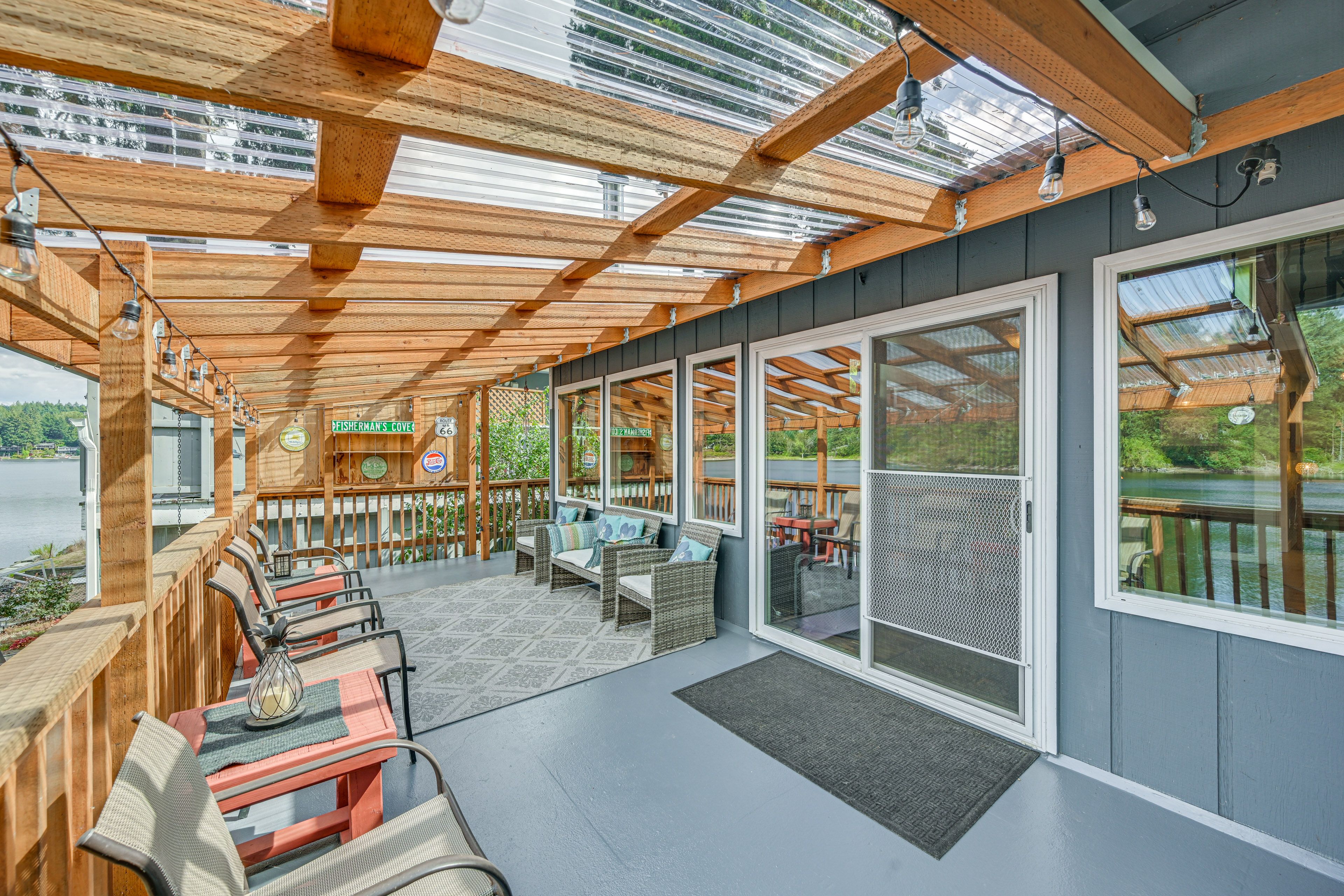 Furnished, Covered Deck
