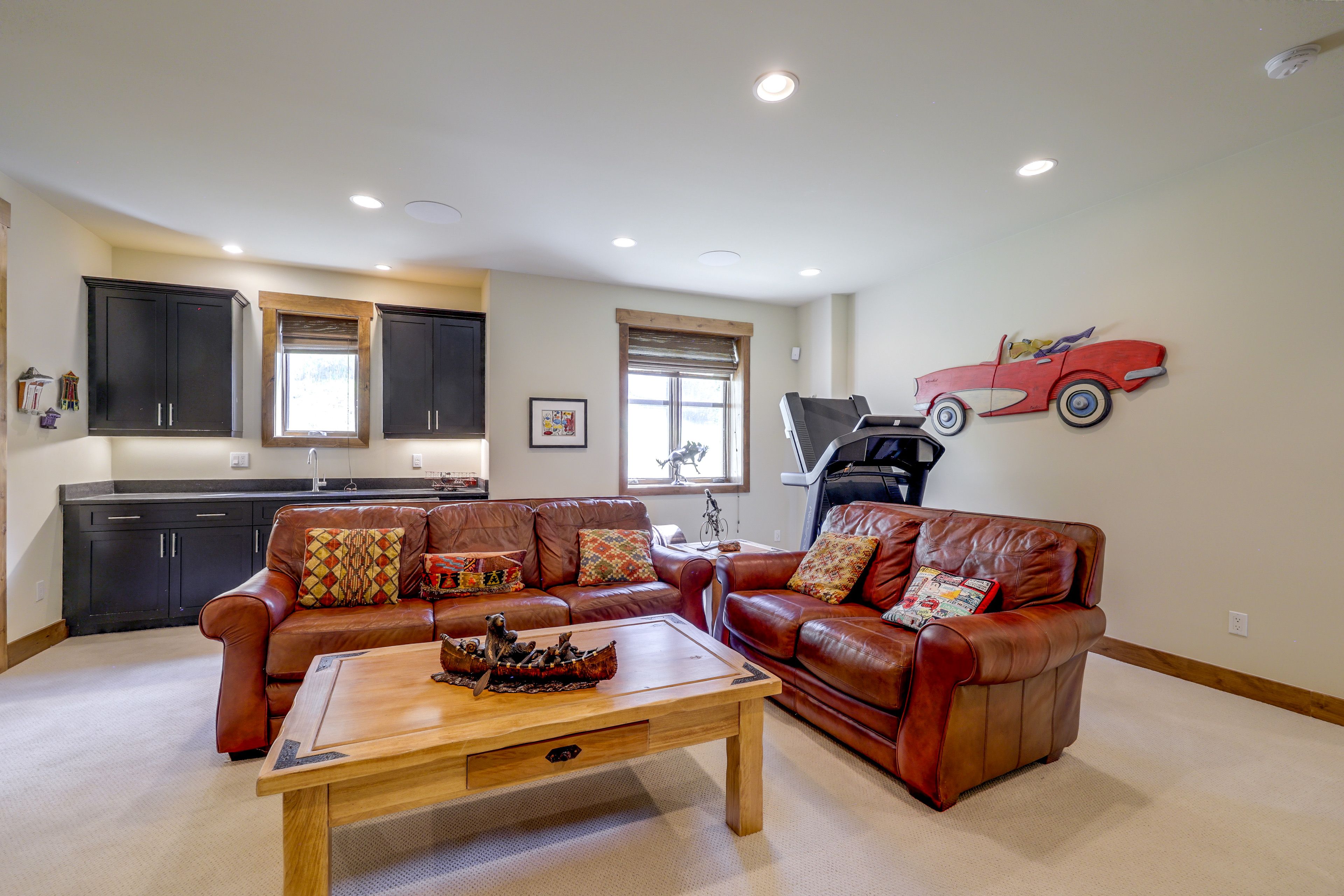 Family Room | Queen Sleeper Sofa | Treadmill | Wet Bar | Lower Level