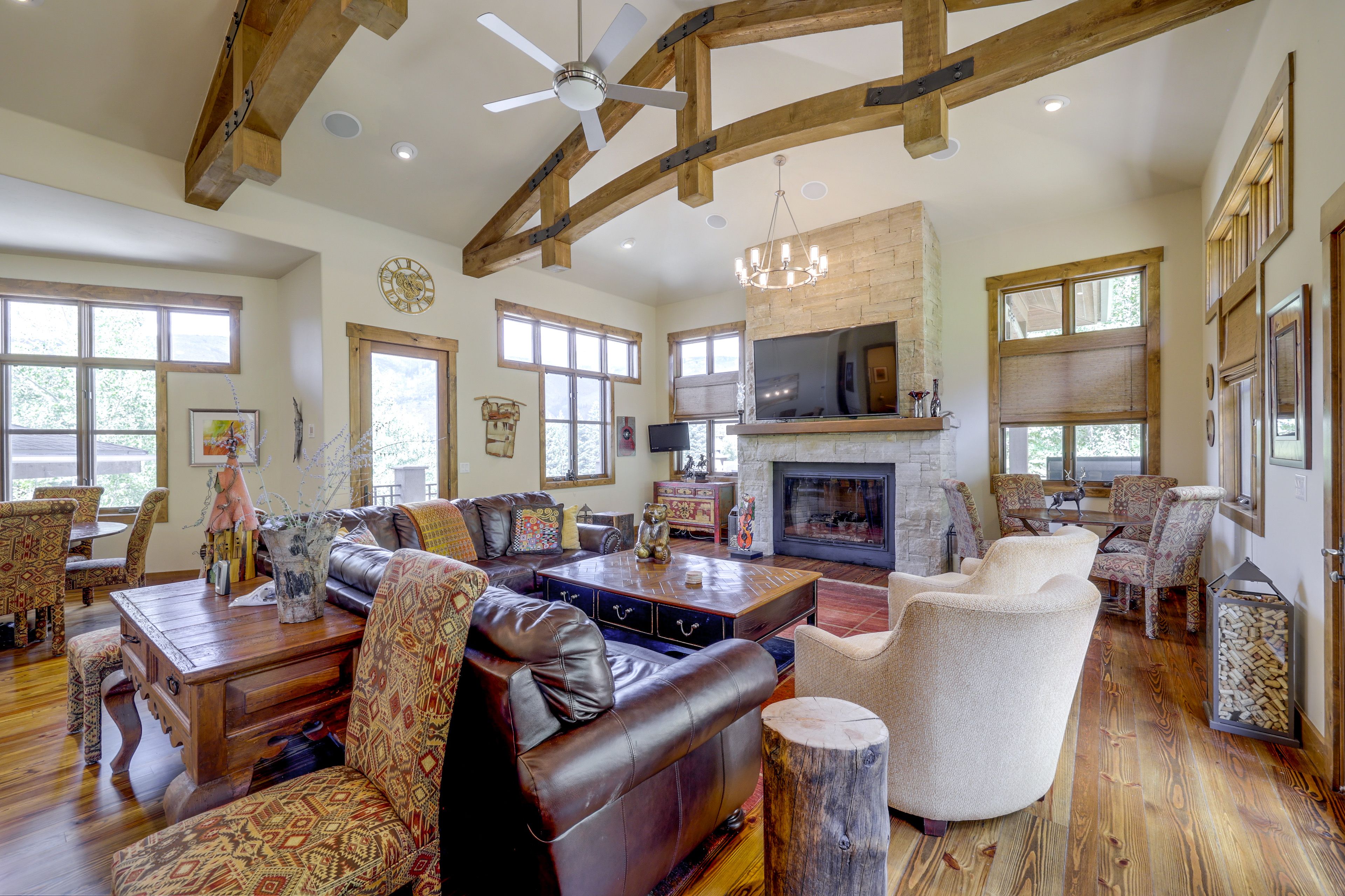 Living Room | Open Floor Plan | Vaulted Ceilings