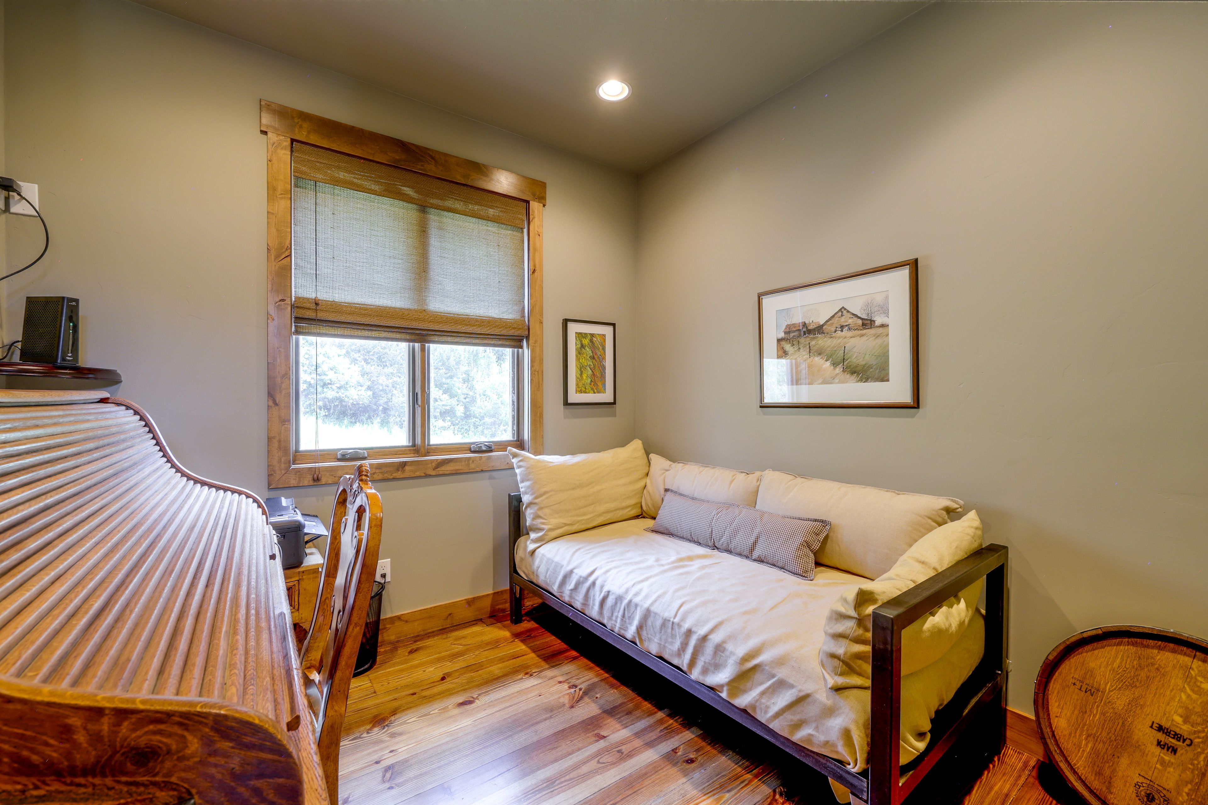 Office | Twin Bed | Main Floor