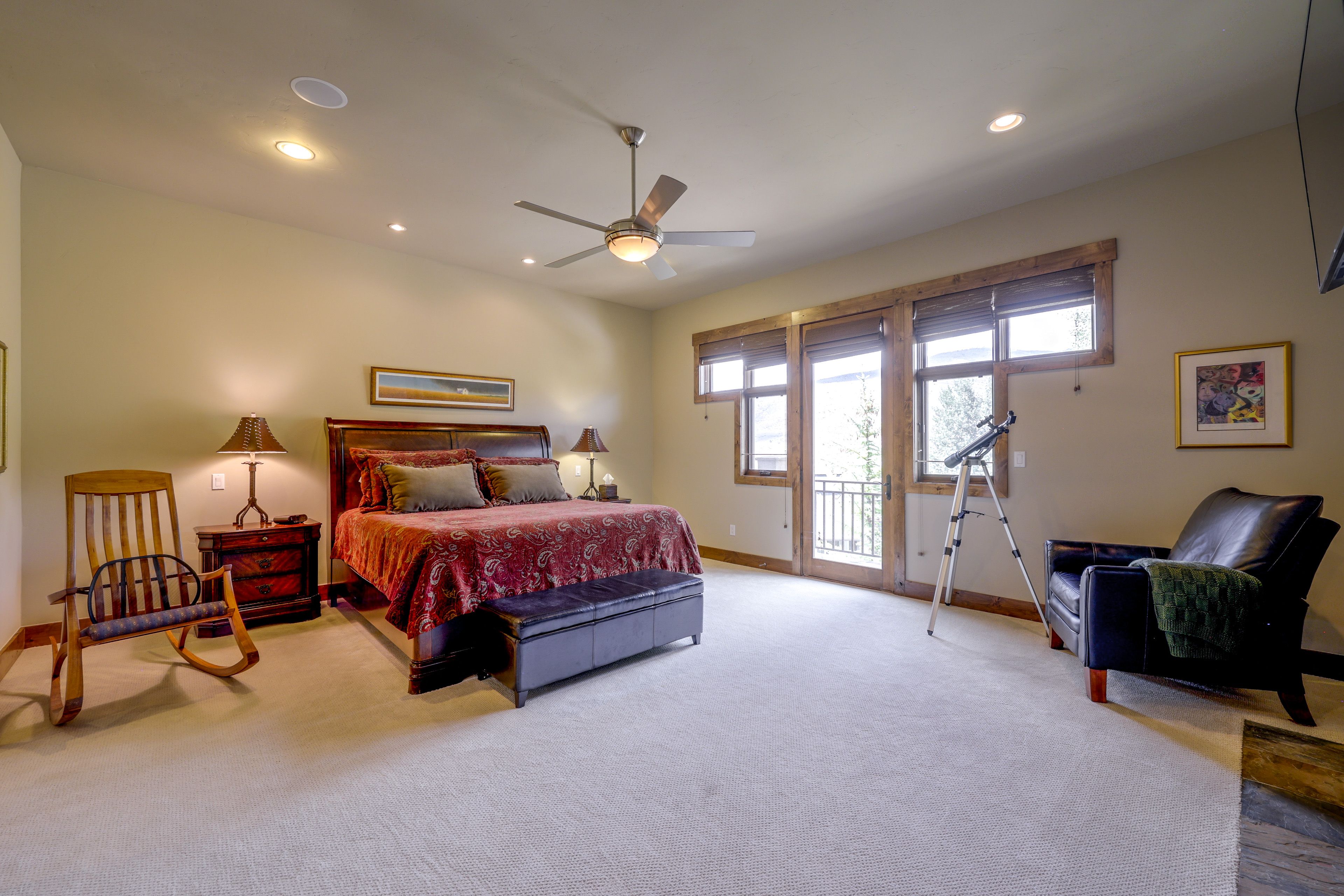Bedroom 1 | King Bed | En-Suite Bathroom | Main Floor