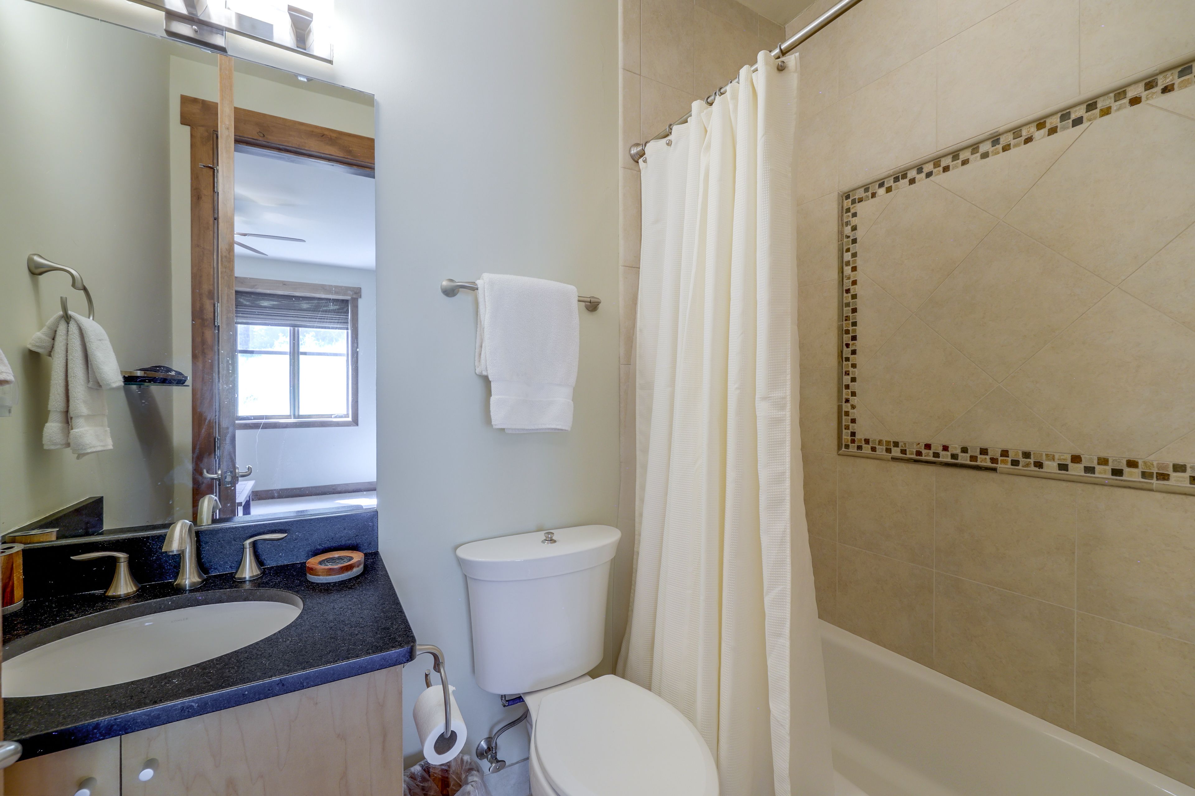 En-Suite Bathroom | Towels & Linens Provided | Main Floor