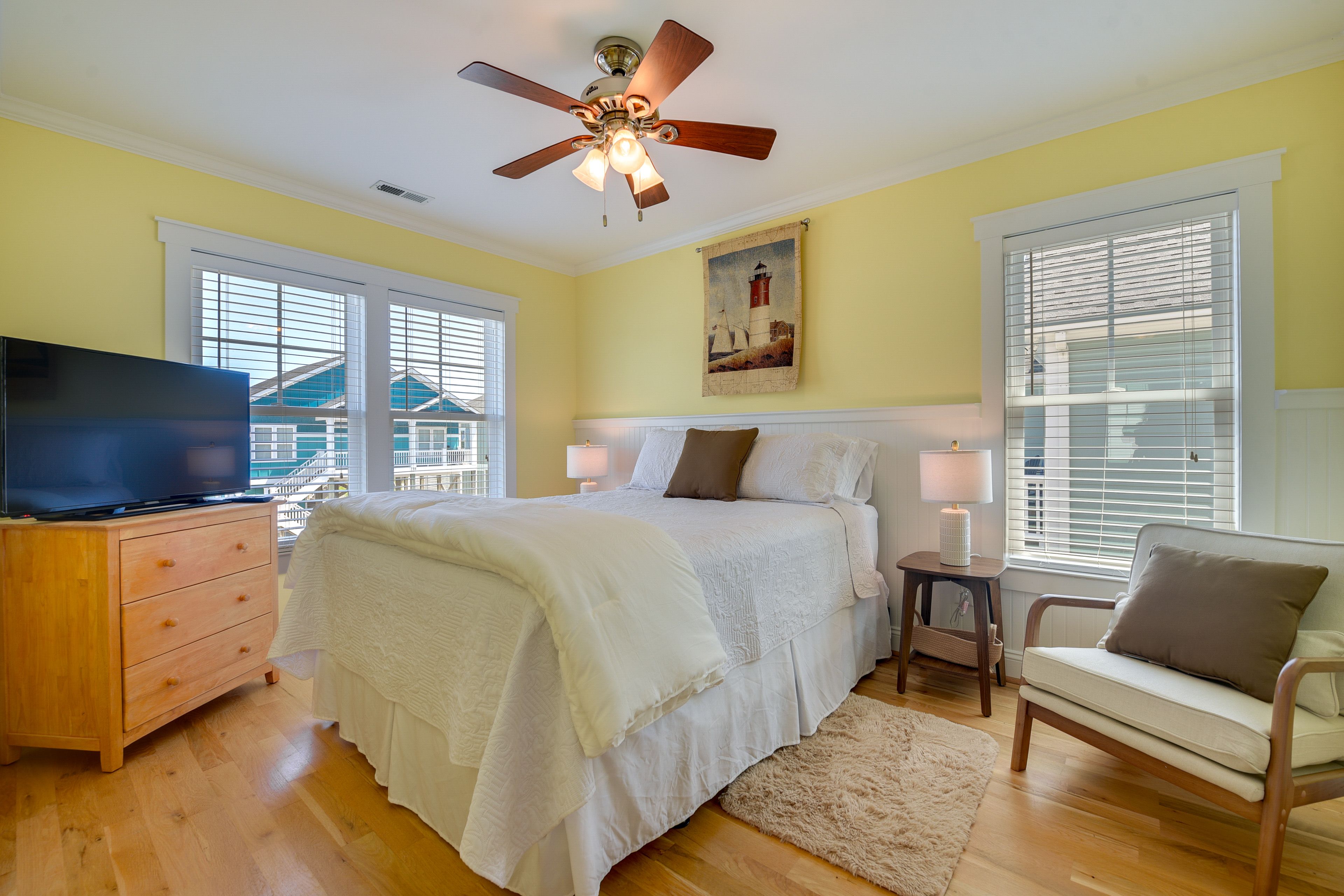 Bedroom 1 | Queen Bed