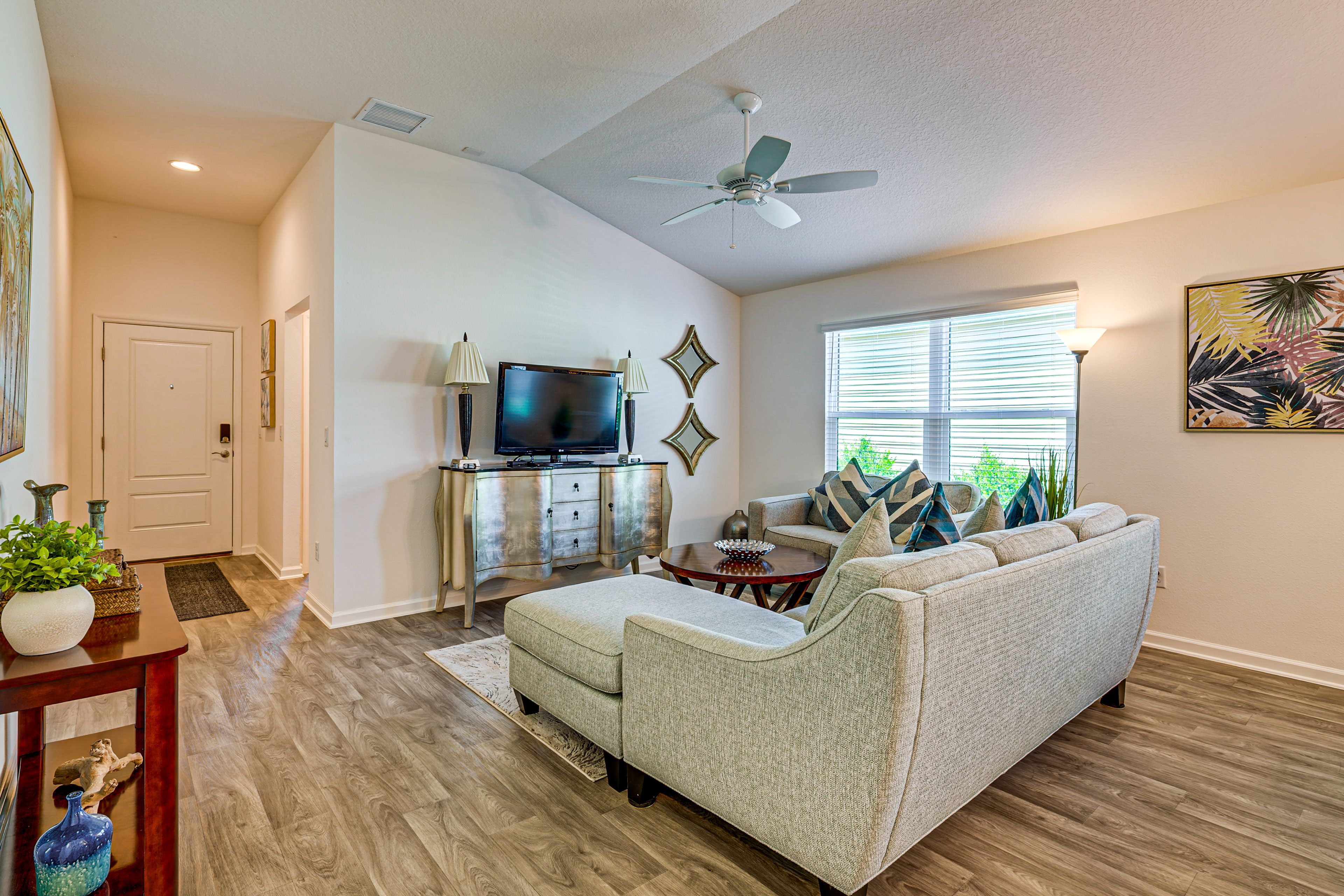 Living Room | Smart TV