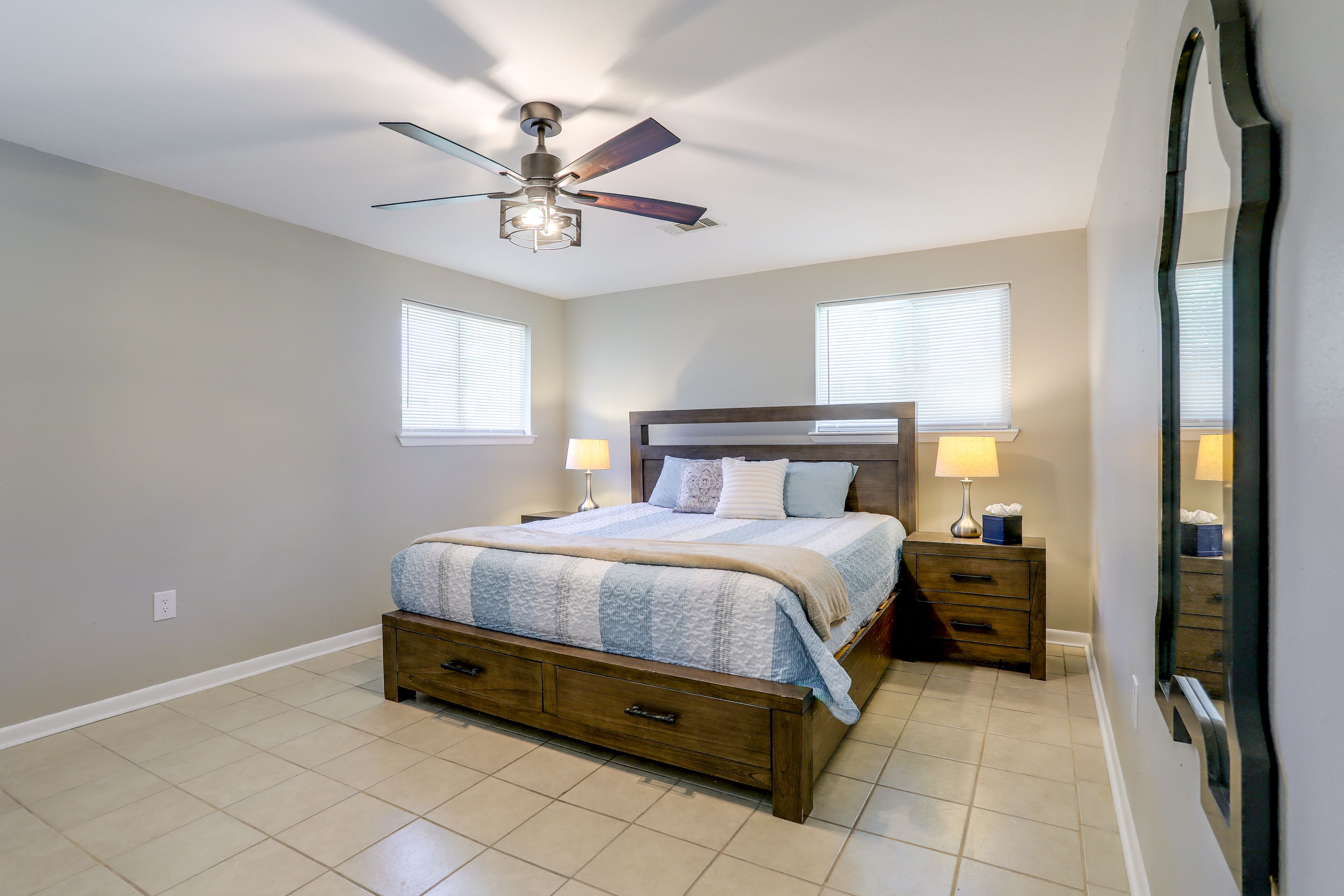 Bedroom 1 | King Bed