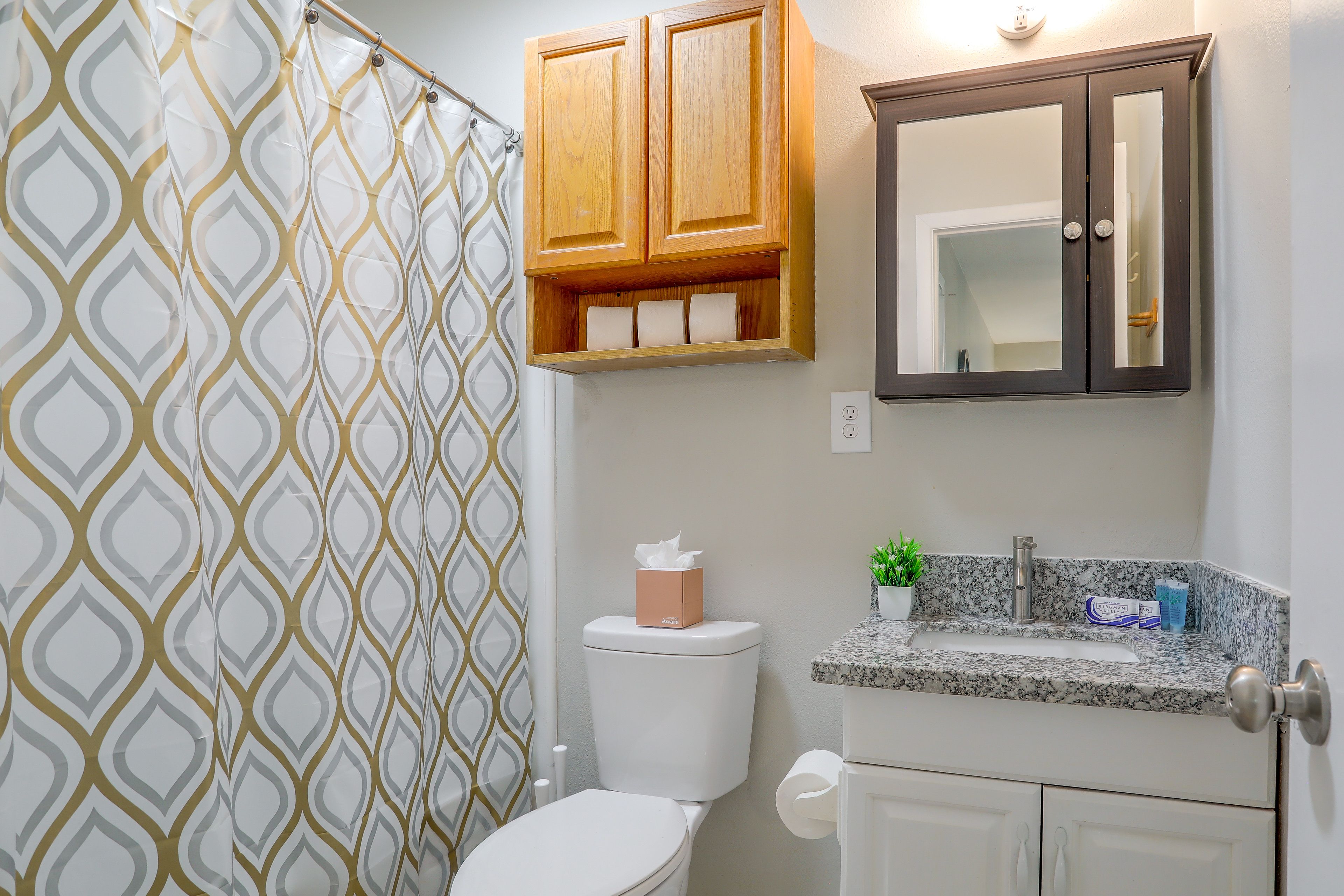 Full Bathroom