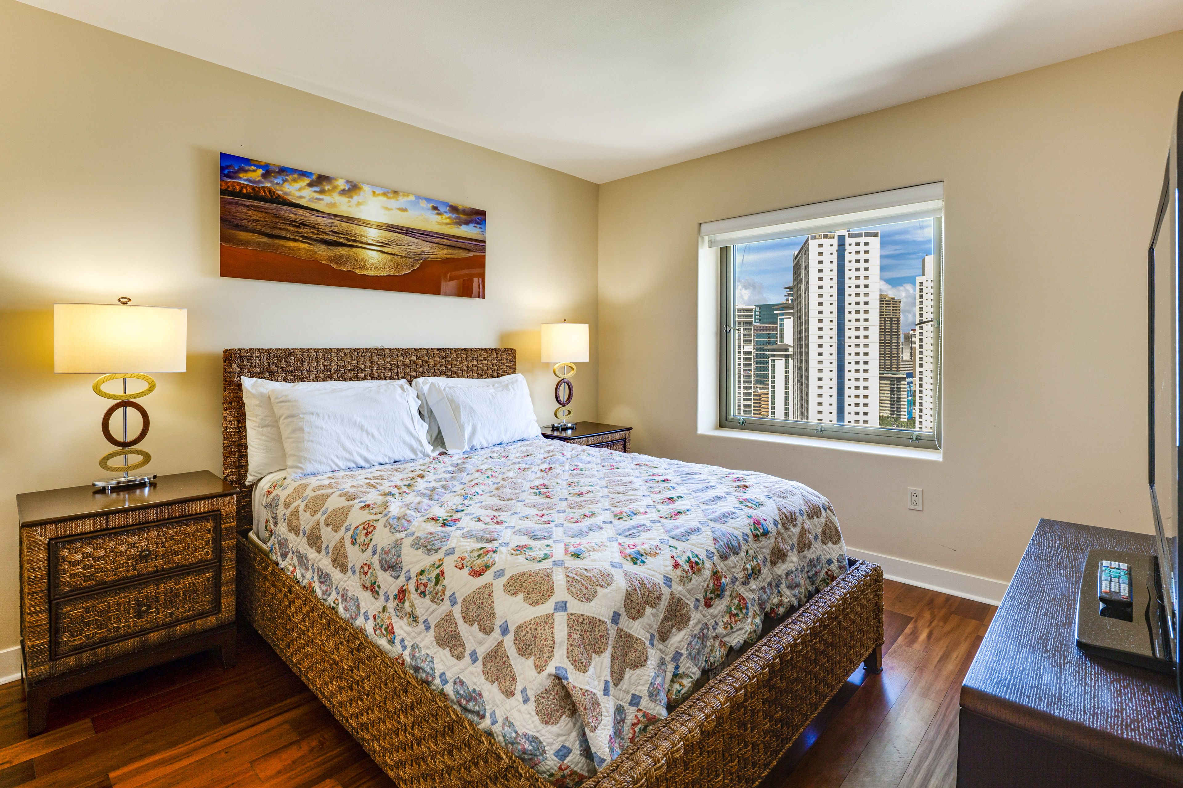 Bedroom 2 | Queen Bed