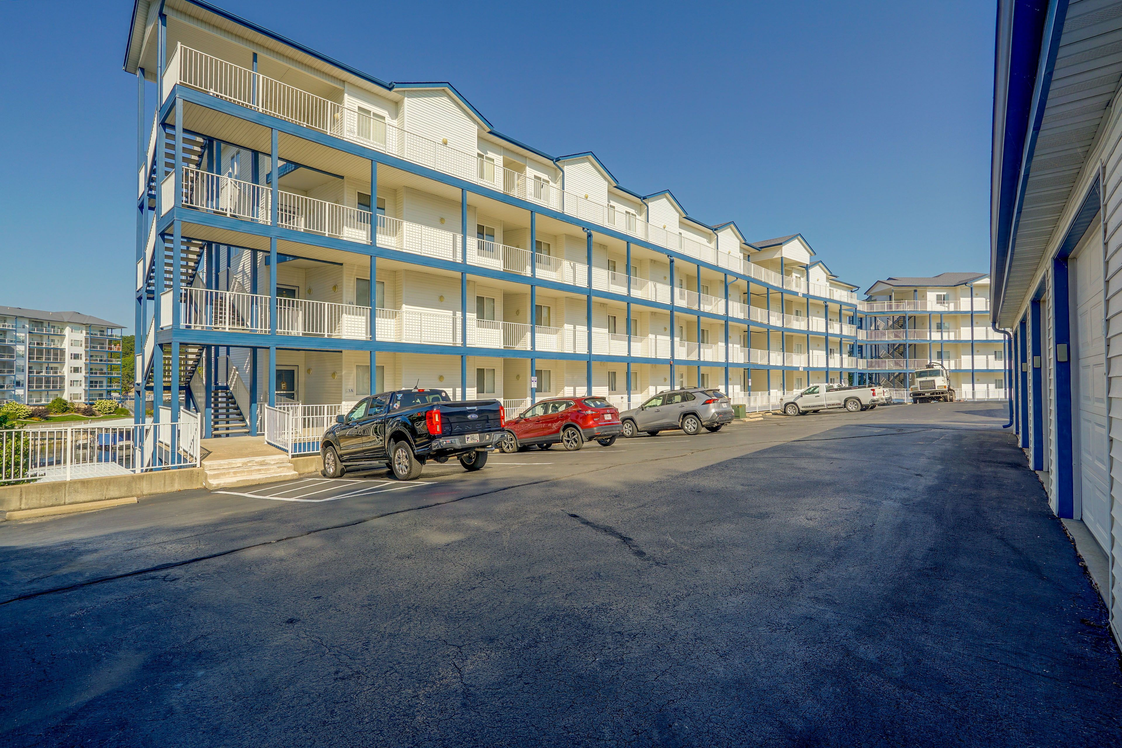 Open Parking Lot (First-Come, First-Served)