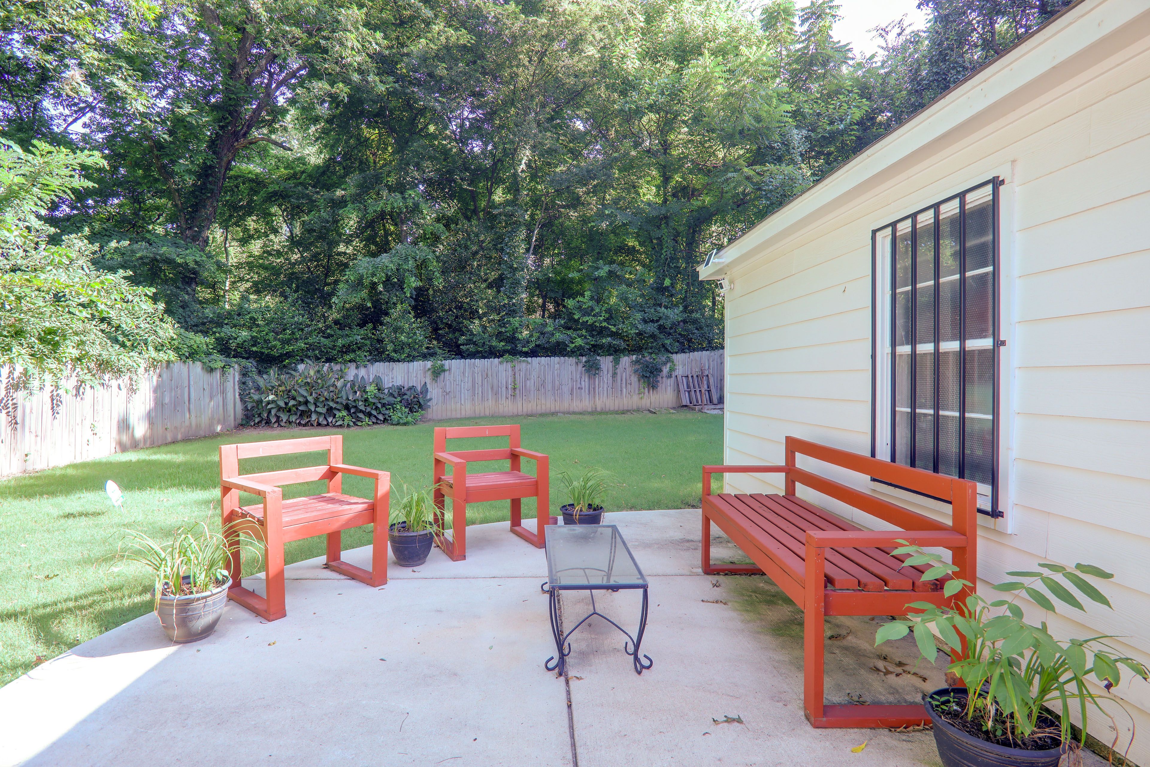 Private Yard & Patio