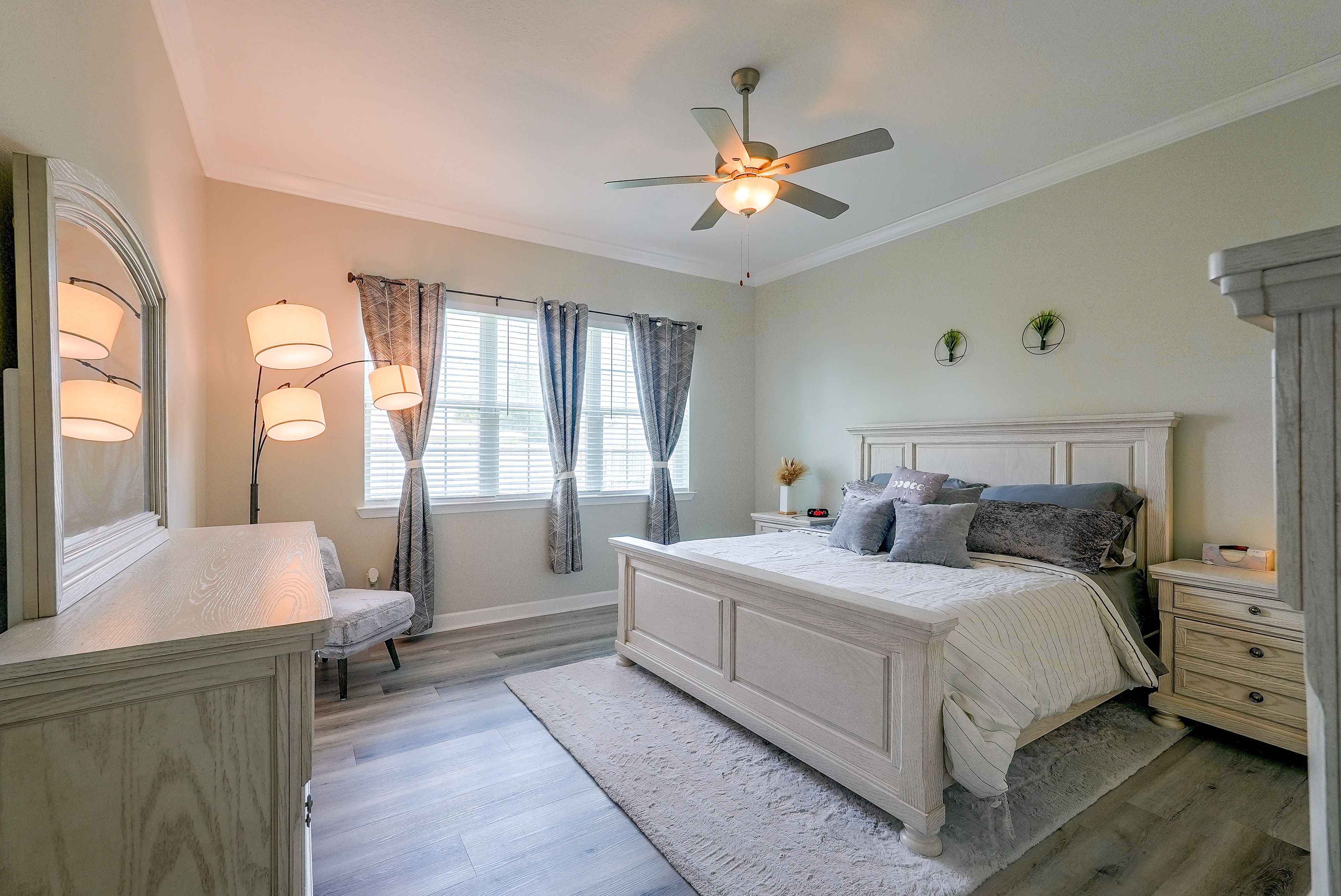 Bedroom 1 | King Bed