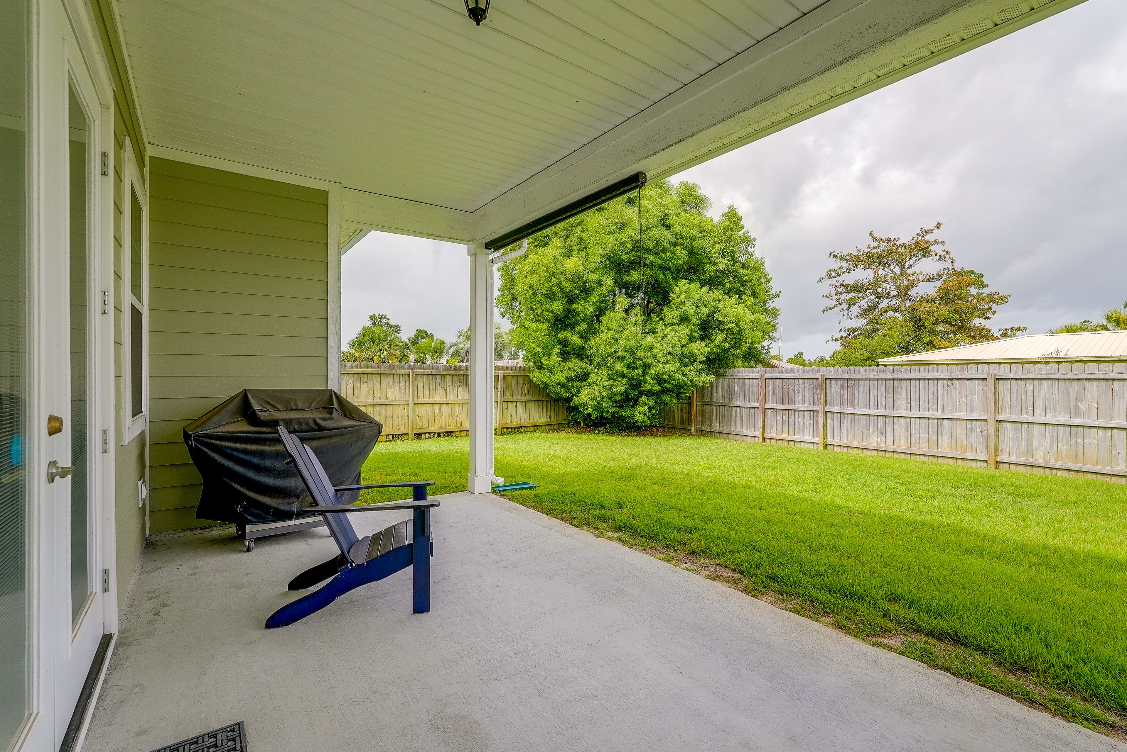 Patio & Backyard