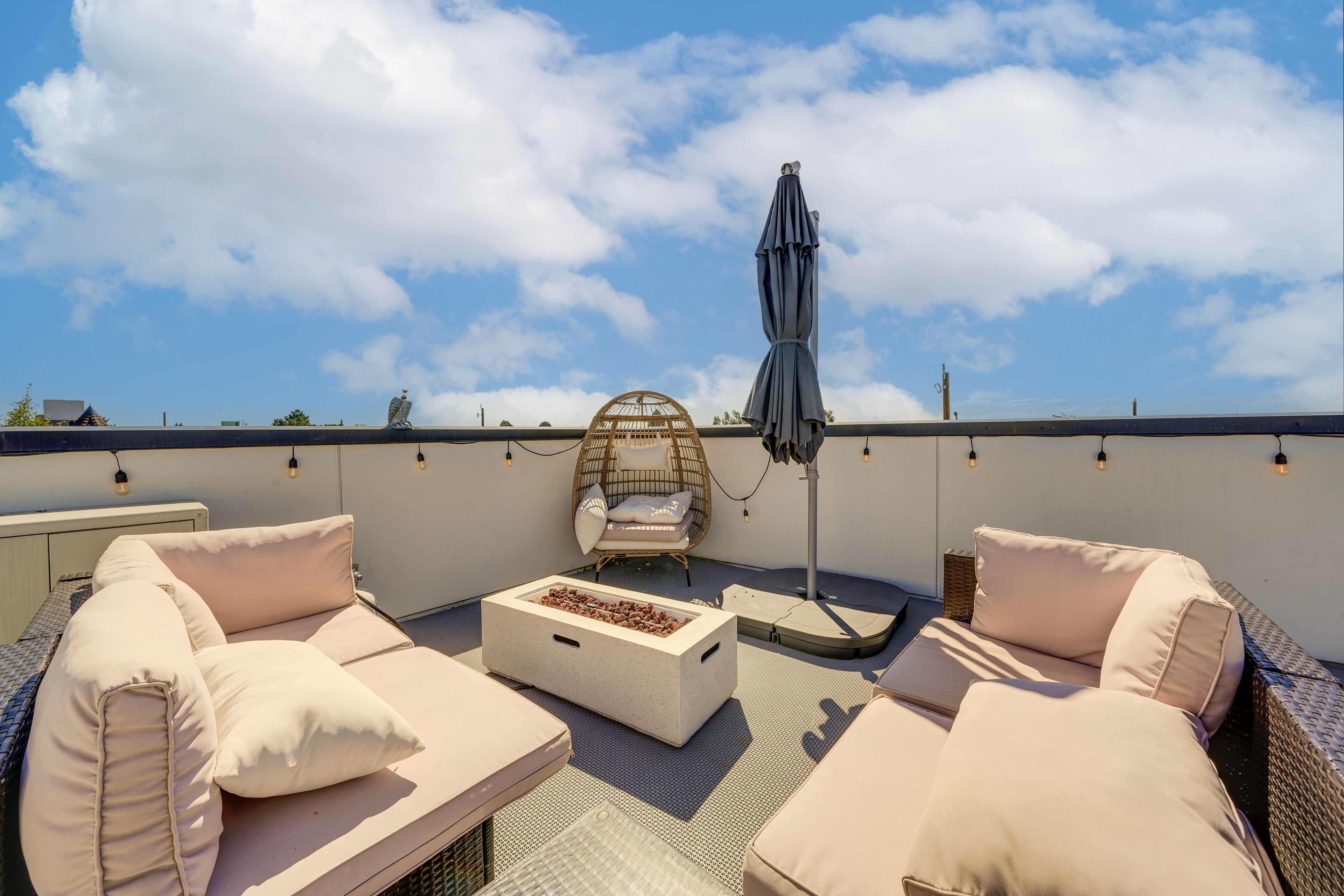 Rooftop Deck | Propane Fire Pit Table | Lounge Area