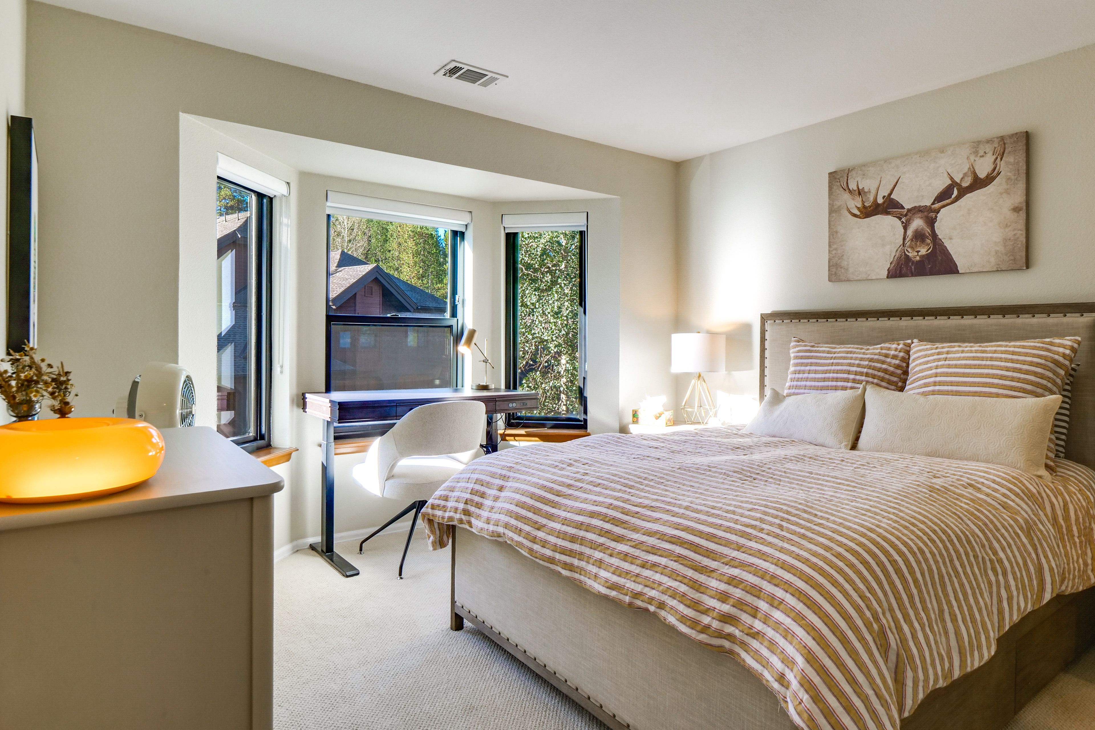 Bedroom | Queen Bed