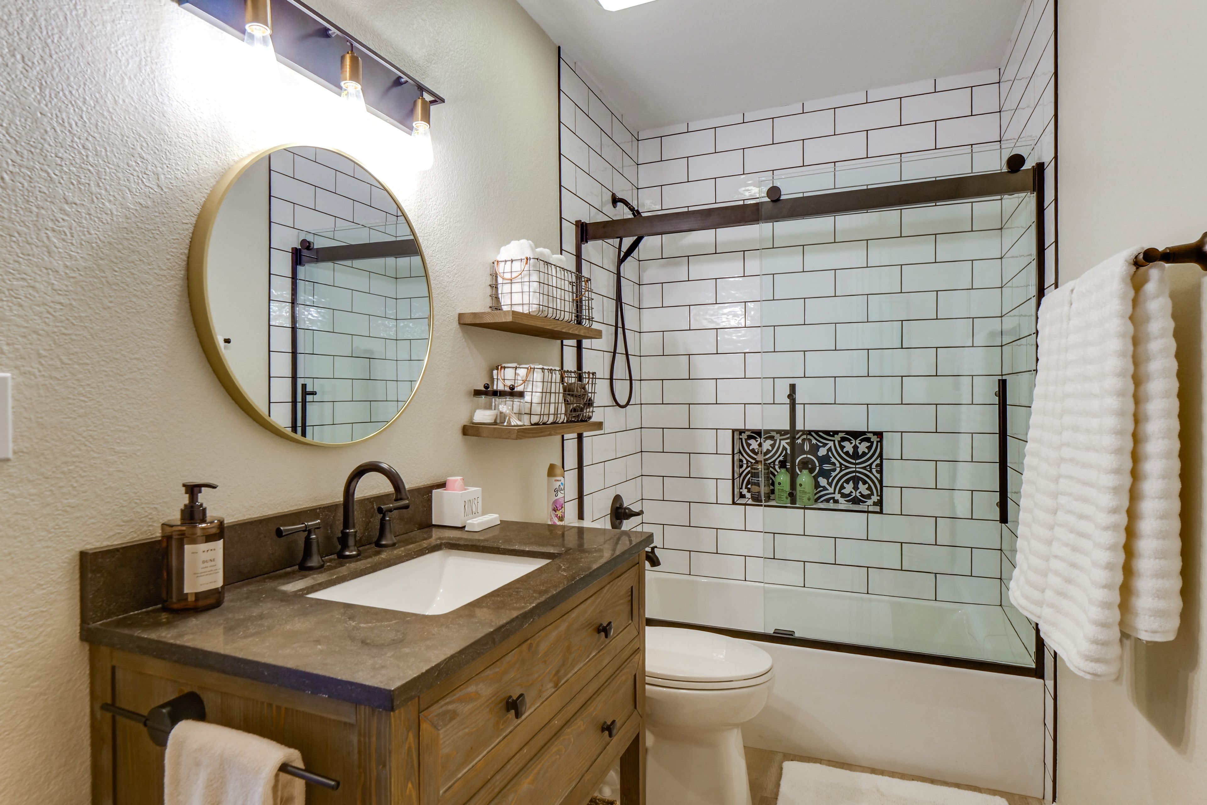 Full Bathroom