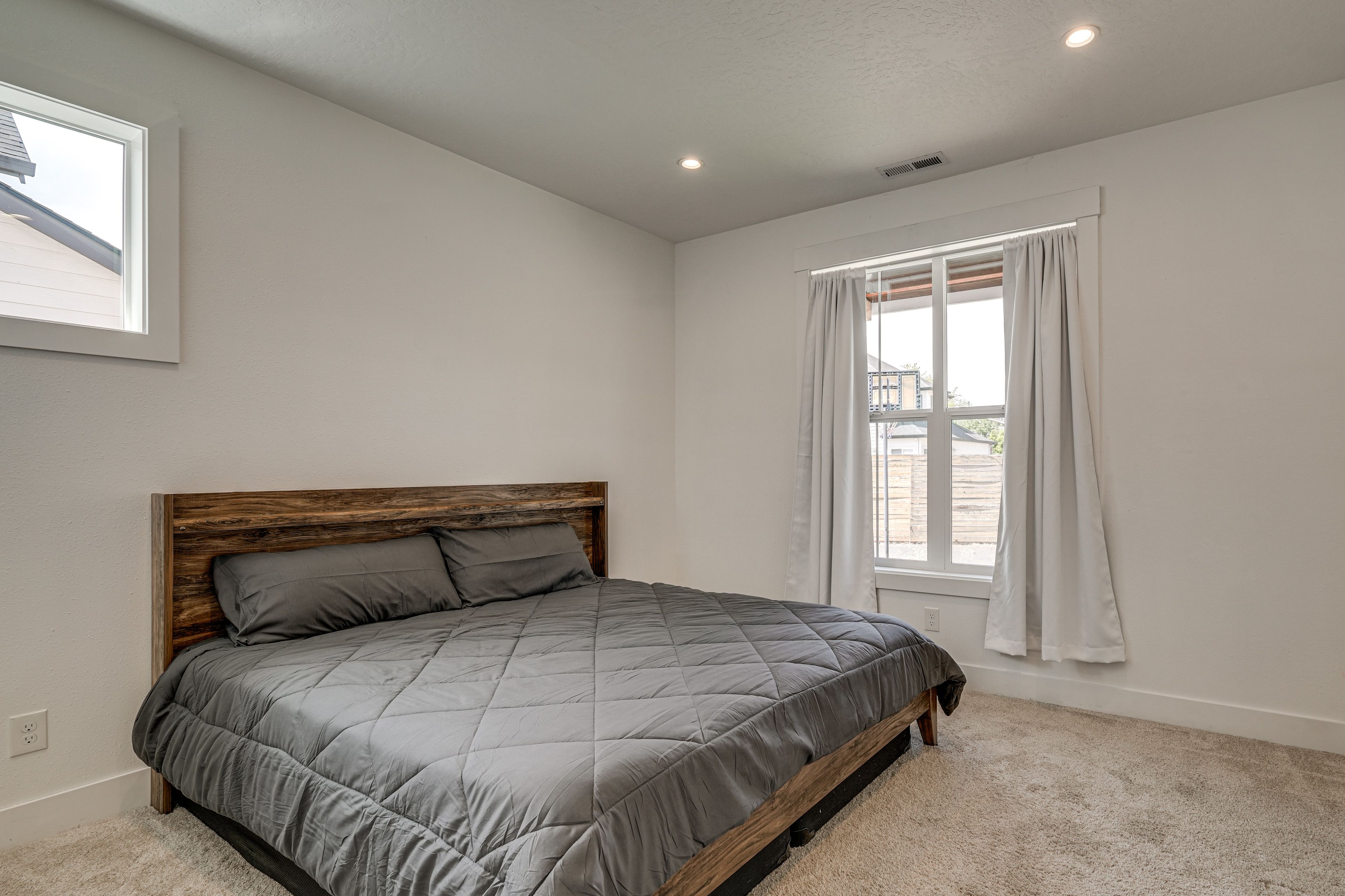 Bedroom 2 | King Bed